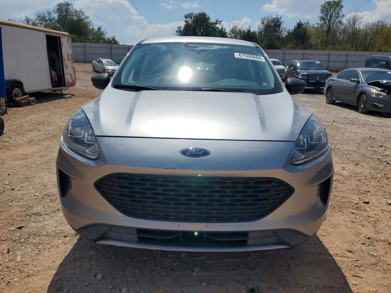 2022 Ford Escape S Серебряный vin: 1FMCU0F62NUA12708