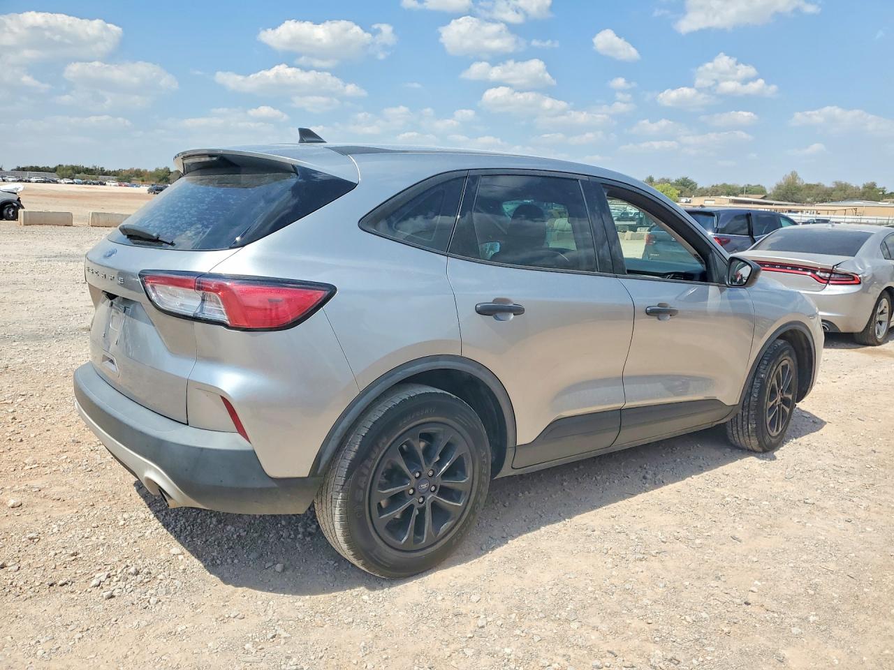 2022 Ford Escape S Серебряный vin: 1FMCU0F62NUA12708
