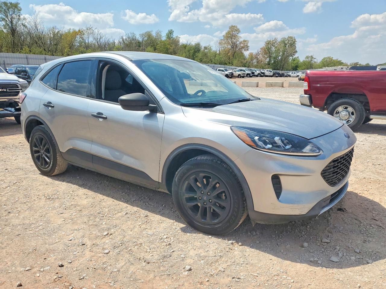 2022 Ford Escape S Серебряный vin: 1FMCU0F62NUA12708