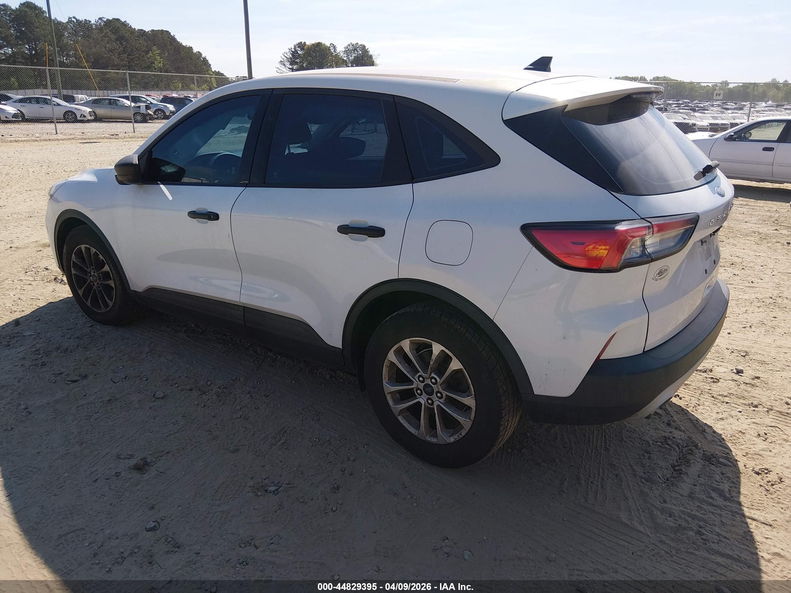 2021 Ford Escape S Белый vin: 1FMCU0F65MUA47712