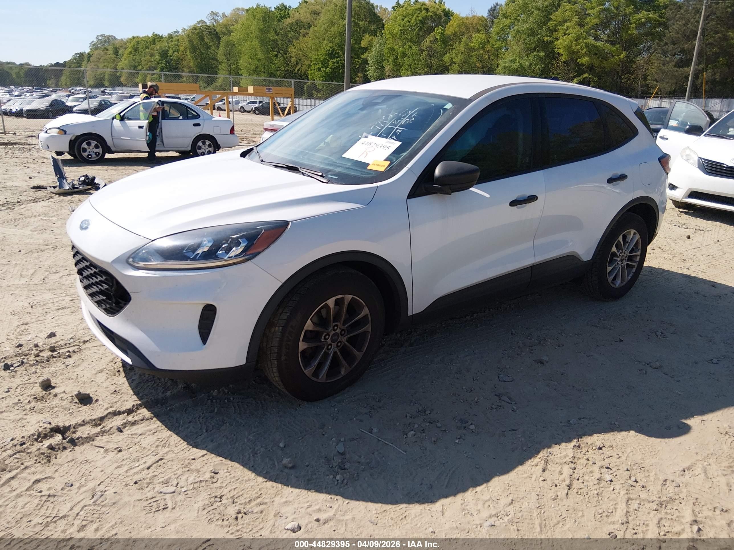 2021 Ford Escape S Белый vin: 1FMCU0F65MUA47712