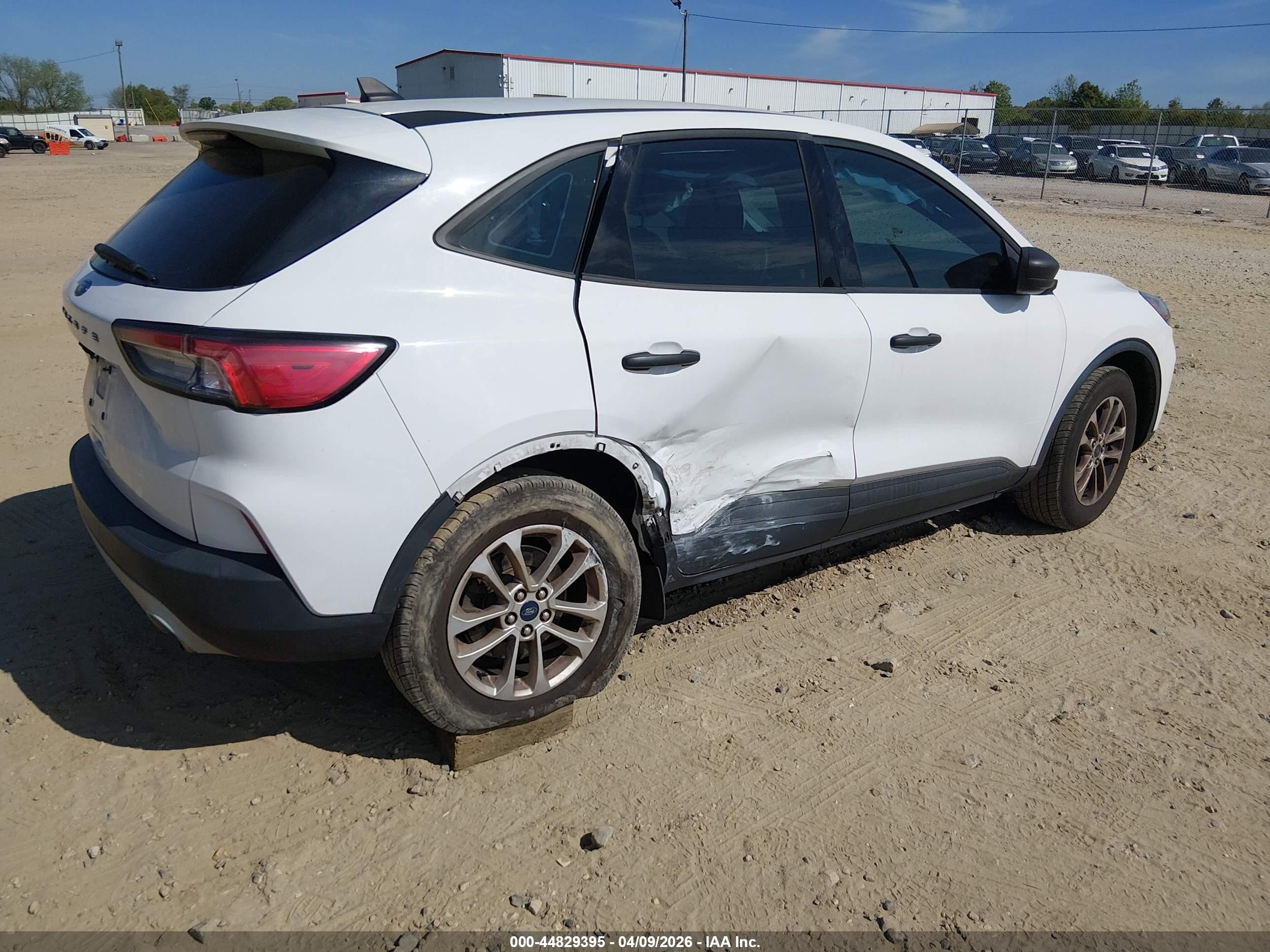 2021 Ford Escape S Белый vin: 1FMCU0F65MUA47712
