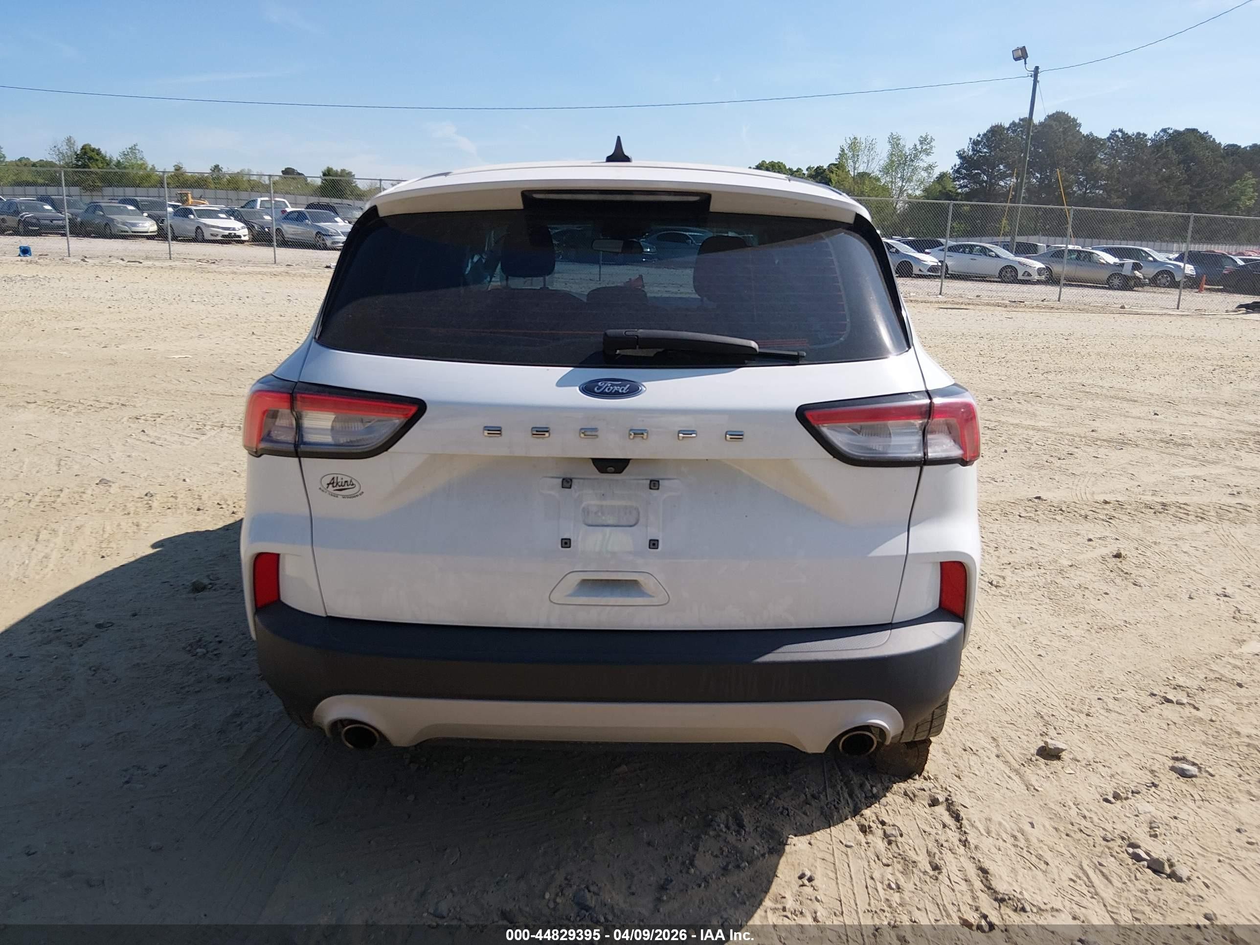 2021 Ford Escape S Белый vin: 1FMCU0F65MUA47712