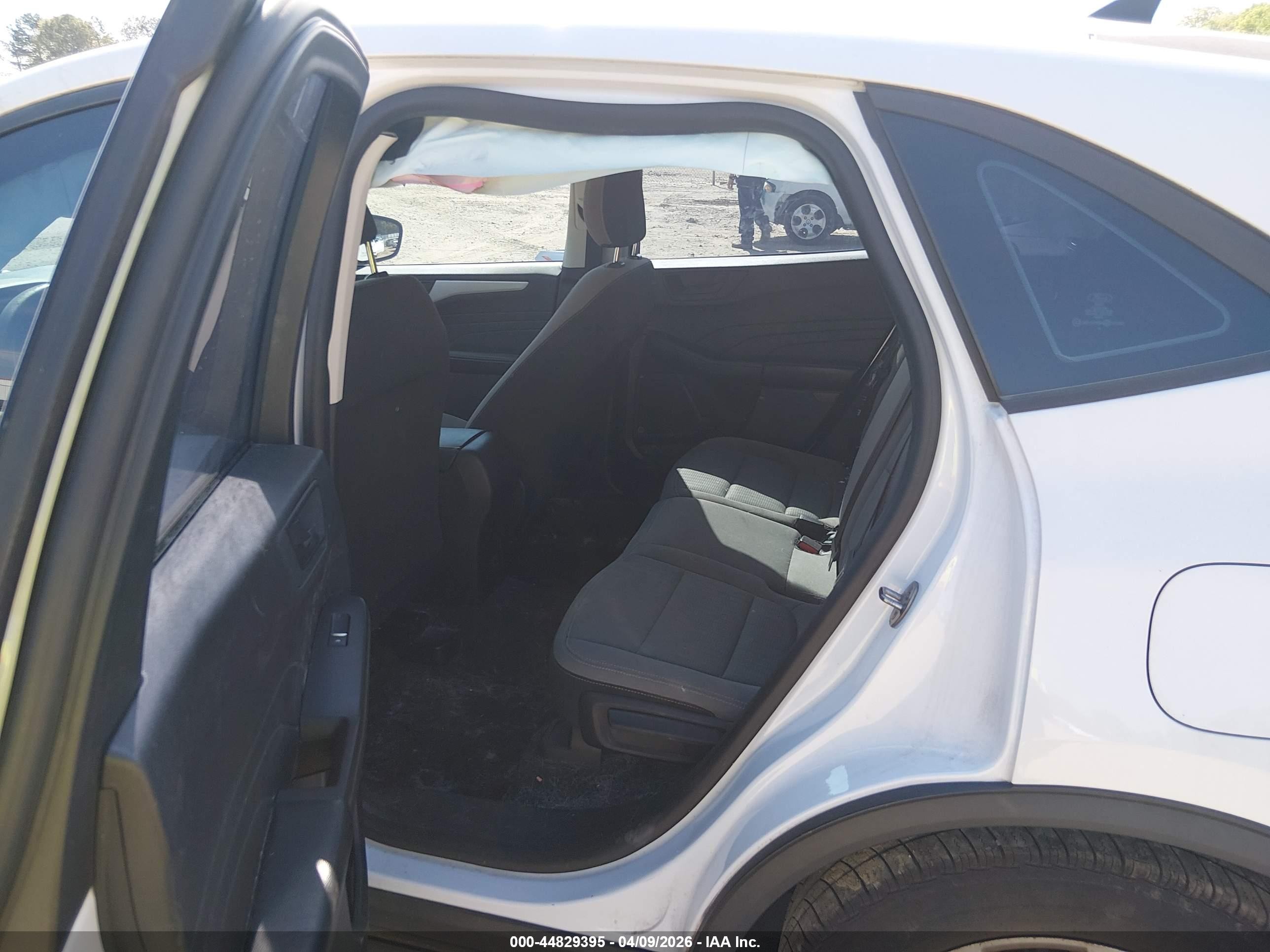 2021 Ford Escape S Белый vin: 1FMCU0F65MUA47712