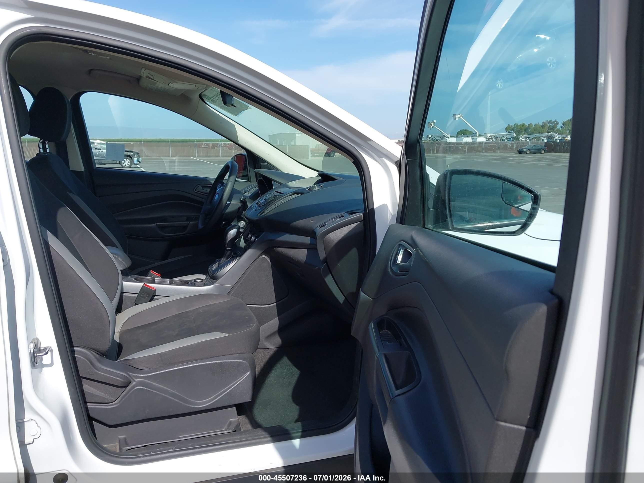 2014 Ford Escape S White vin: 1FMCU0F70EUA31167