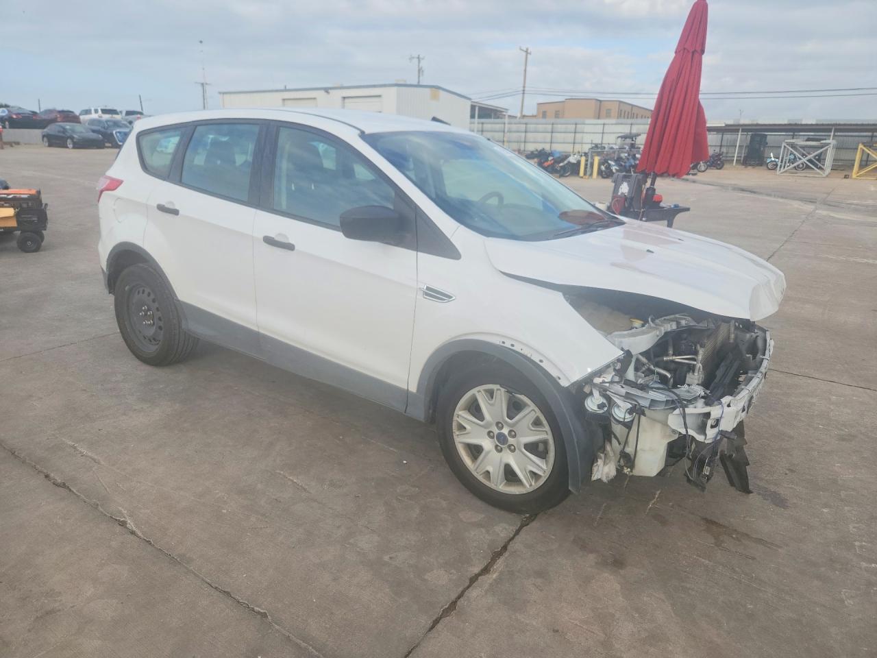 2014 Ford Escape S White vin: 1FMCU0F70EUC75305