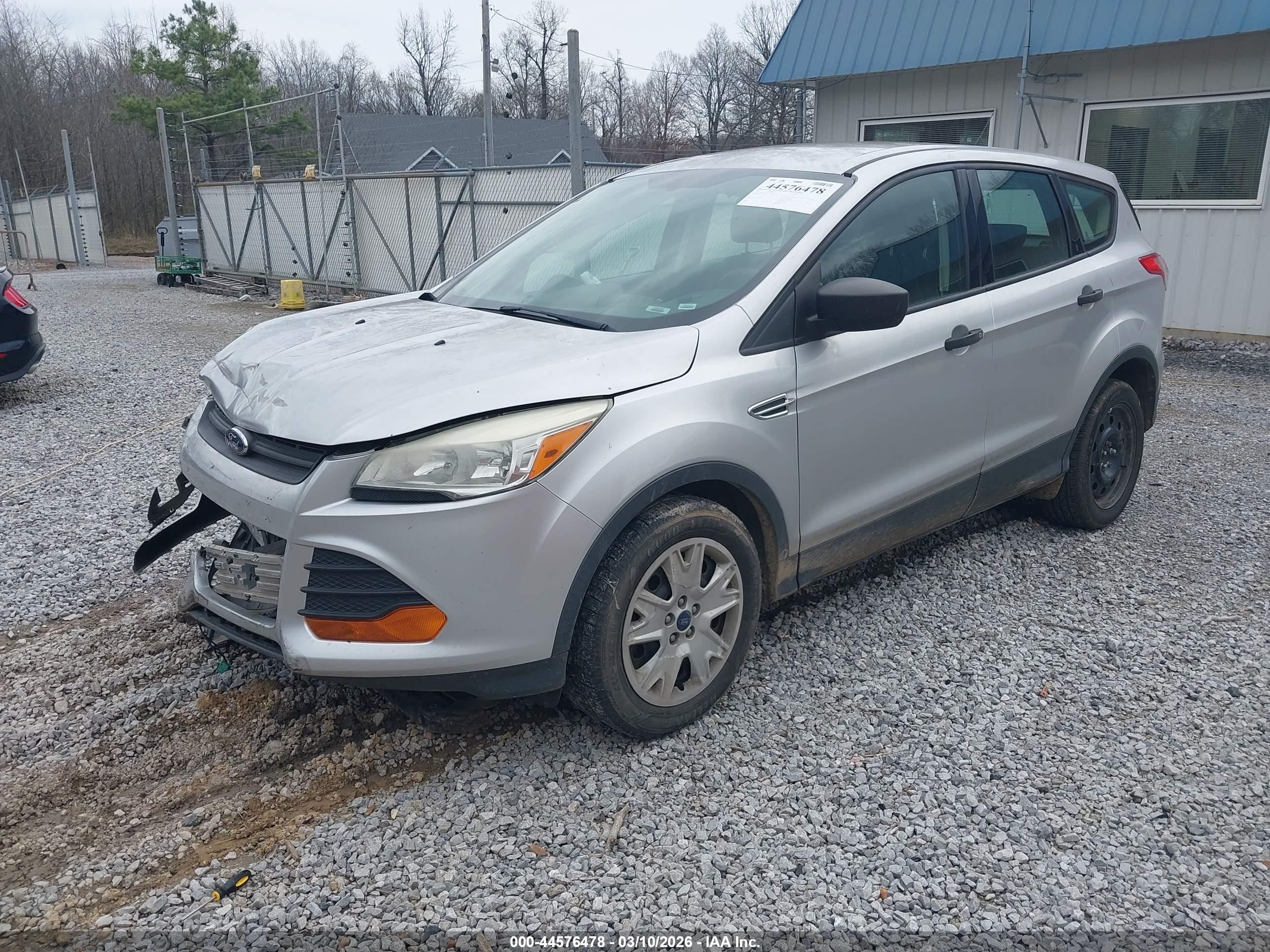 2014 Ford Escape S Серебряный vin: 1FMCU0F70EUD37317