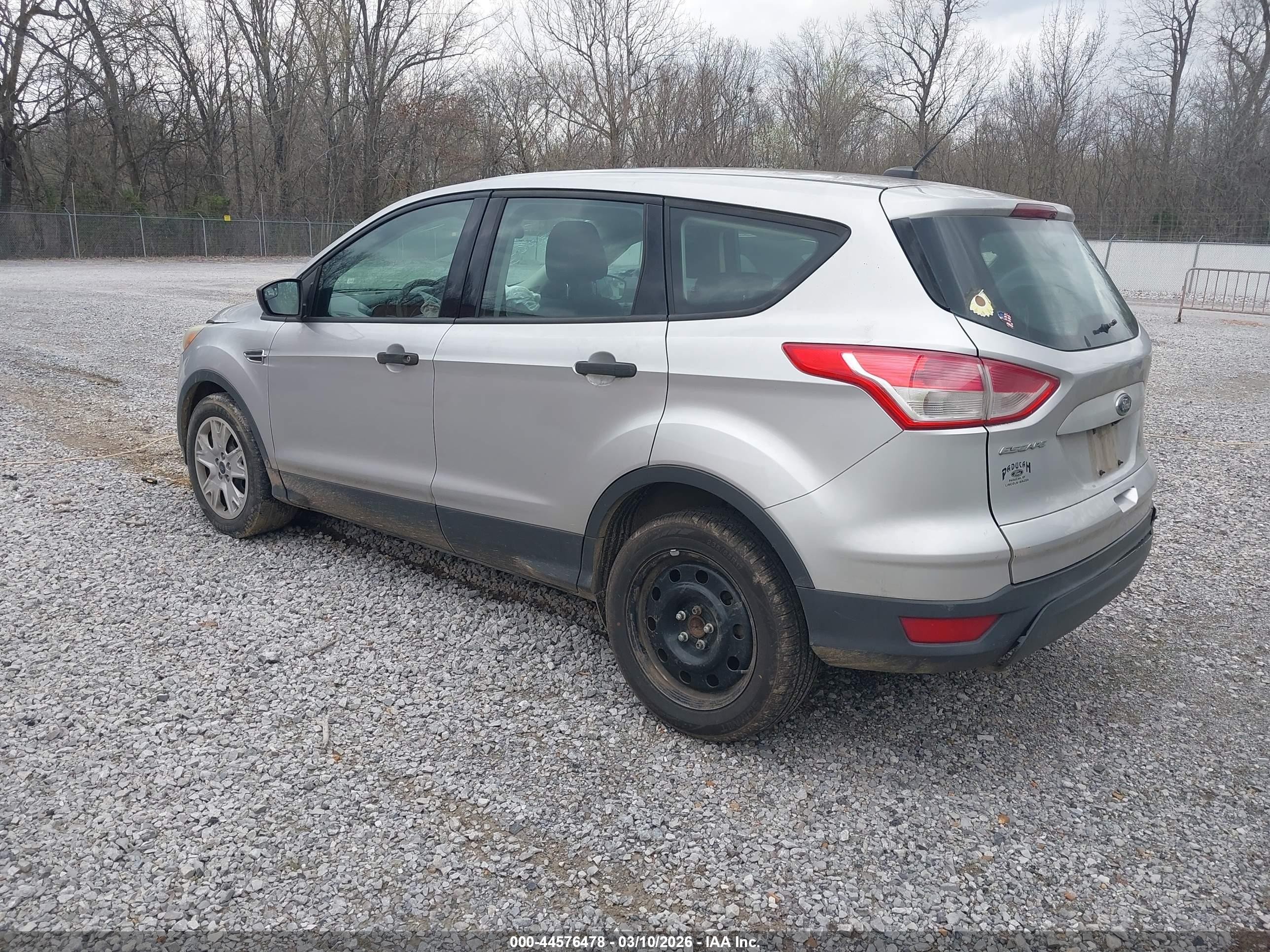 2014 Ford Escape S Серебряный vin: 1FMCU0F70EUD37317