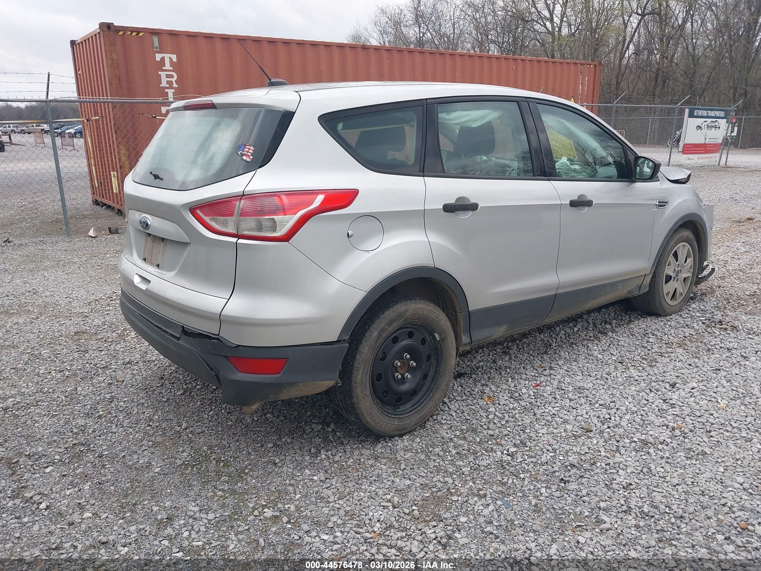 2014 Ford Escape S Серебряный vin: 1FMCU0F70EUD37317
