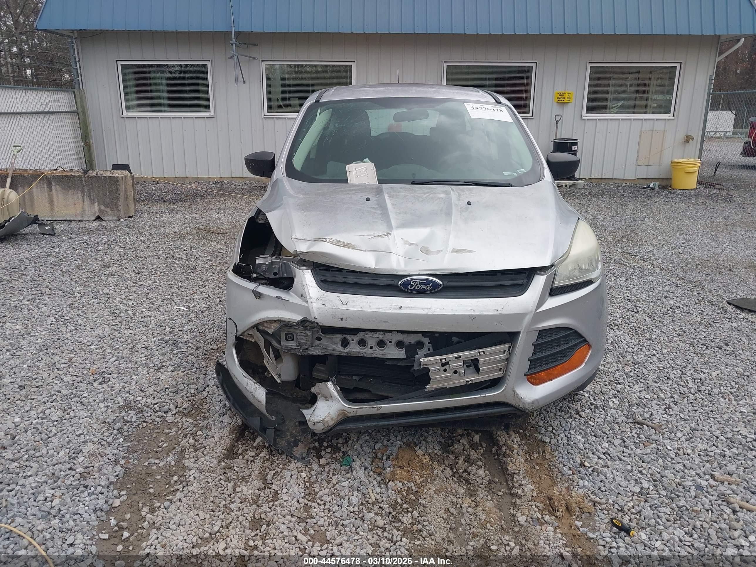 2014 Ford Escape S Серебряный vin: 1FMCU0F70EUD37317