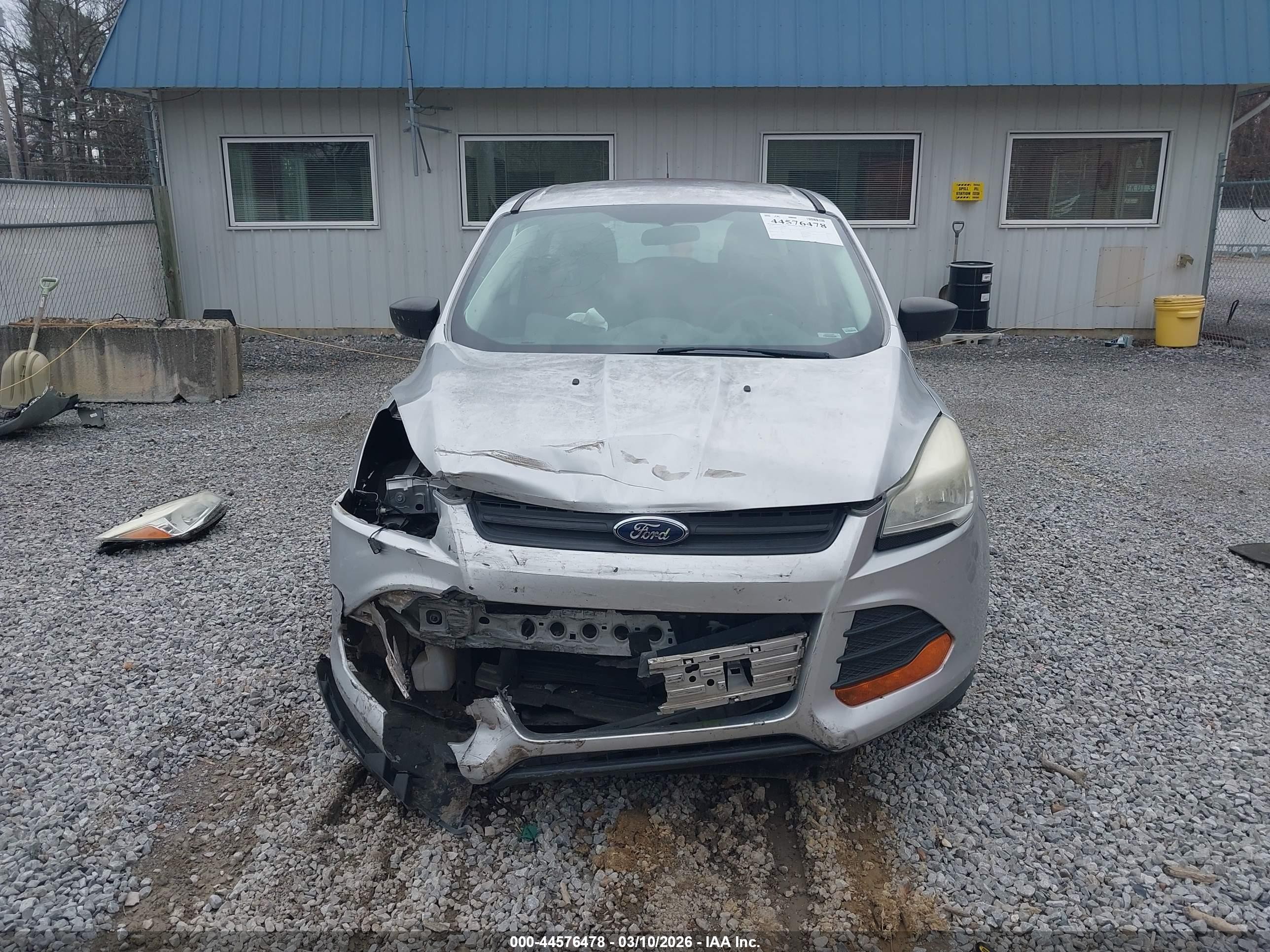 2014 Ford Escape S Серебряный vin: 1FMCU0F70EUD37317