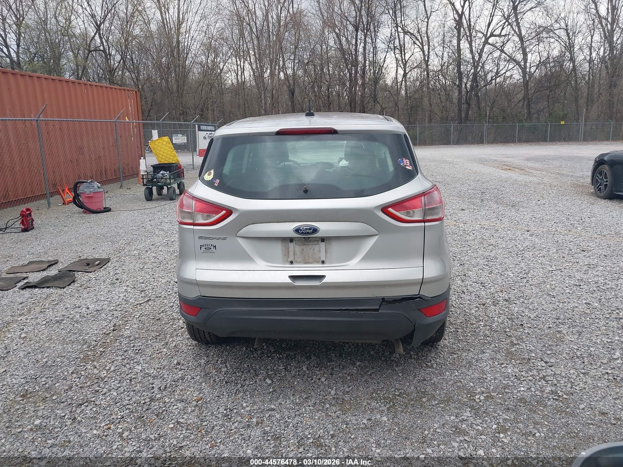 2014 Ford Escape S Серебряный vin: 1FMCU0F70EUD37317