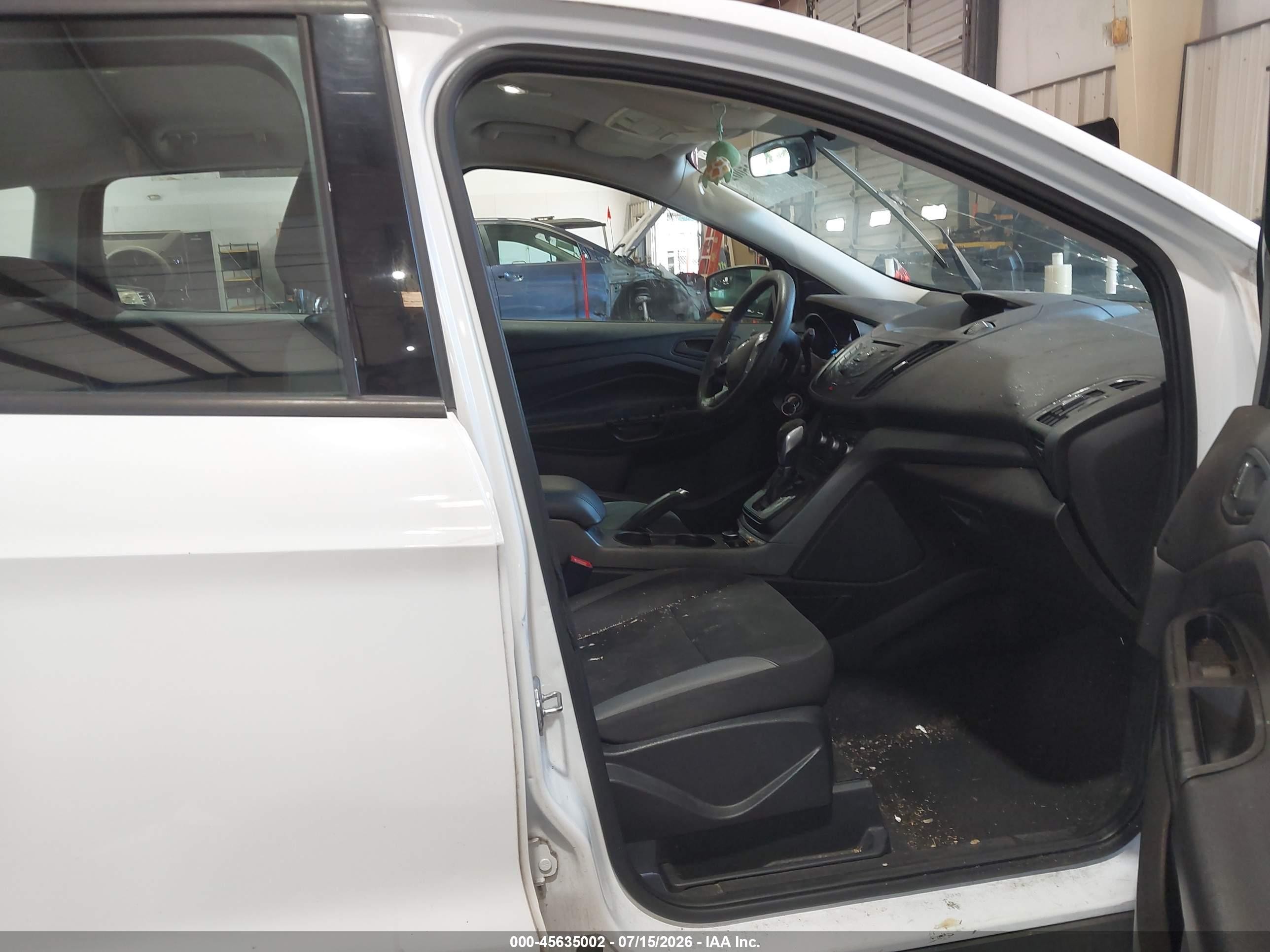 2014 Ford Escape S Белый vin: 1FMCU0F70EUE07625