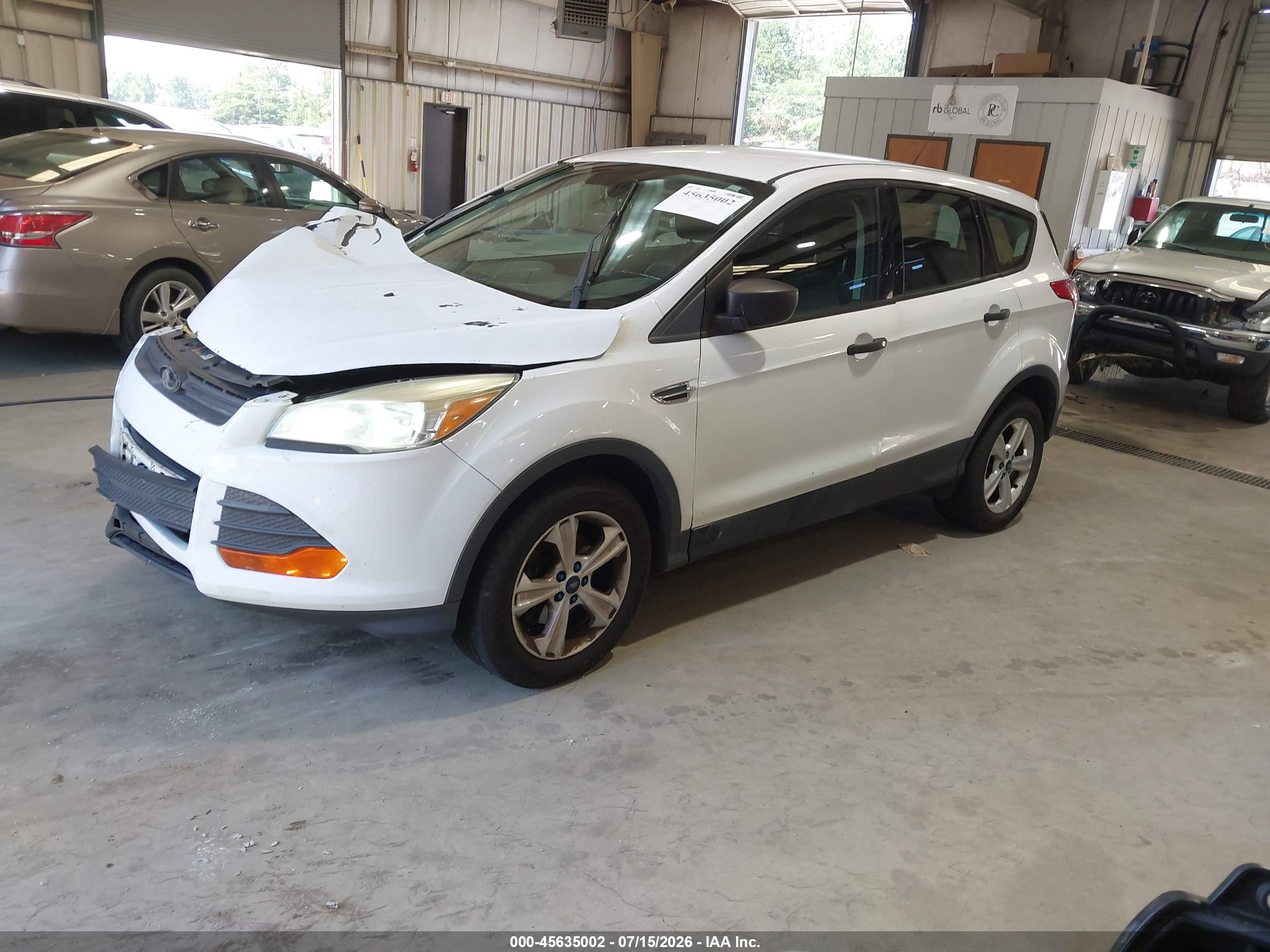 2014 Ford Escape S Белый vin: 1FMCU0F70EUE07625
