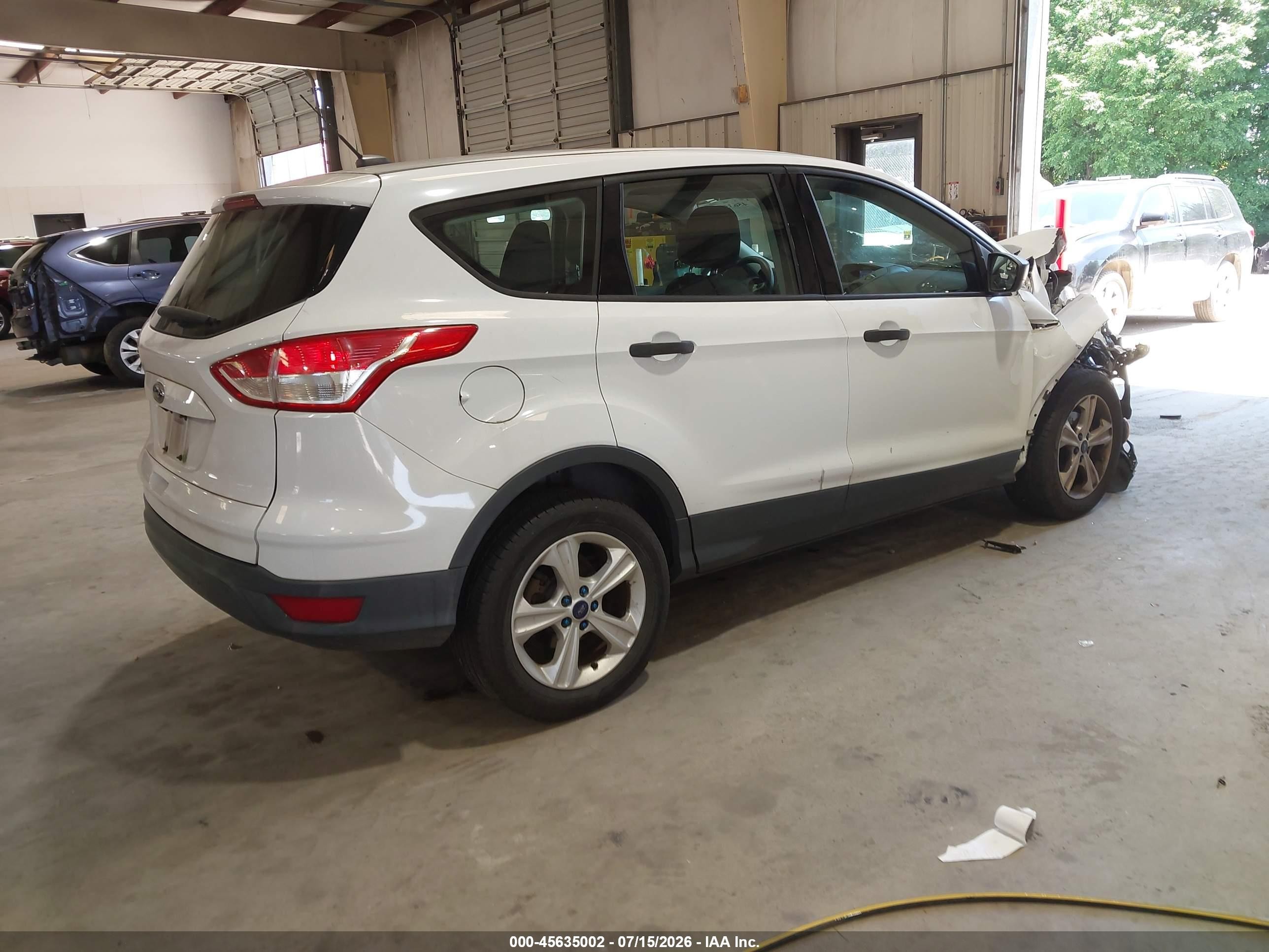 2014 Ford Escape S Белый vin: 1FMCU0F70EUE07625