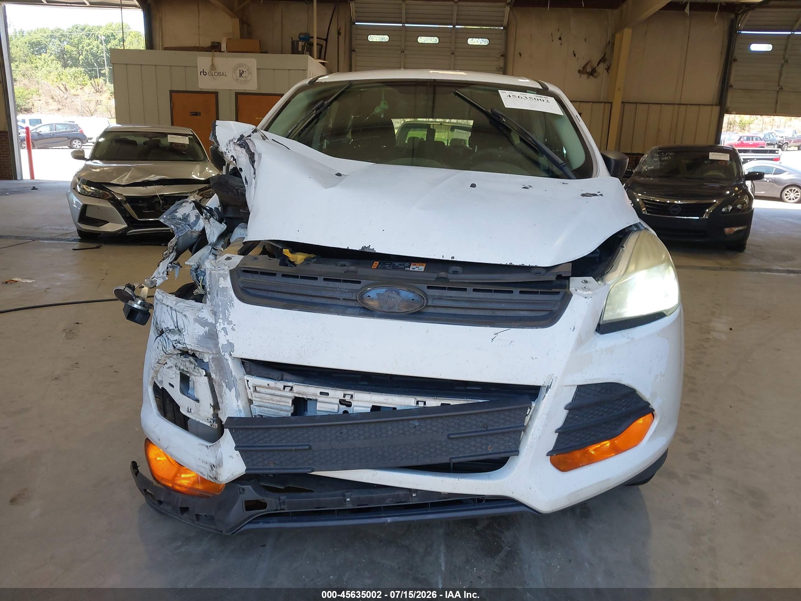 2014 Ford Escape S Белый vin: 1FMCU0F70EUE07625