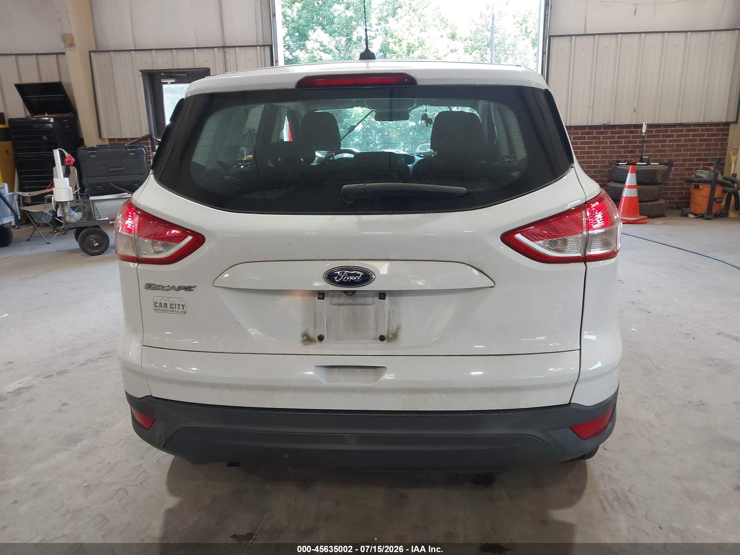 2014 Ford Escape S Белый vin: 1FMCU0F70EUE07625