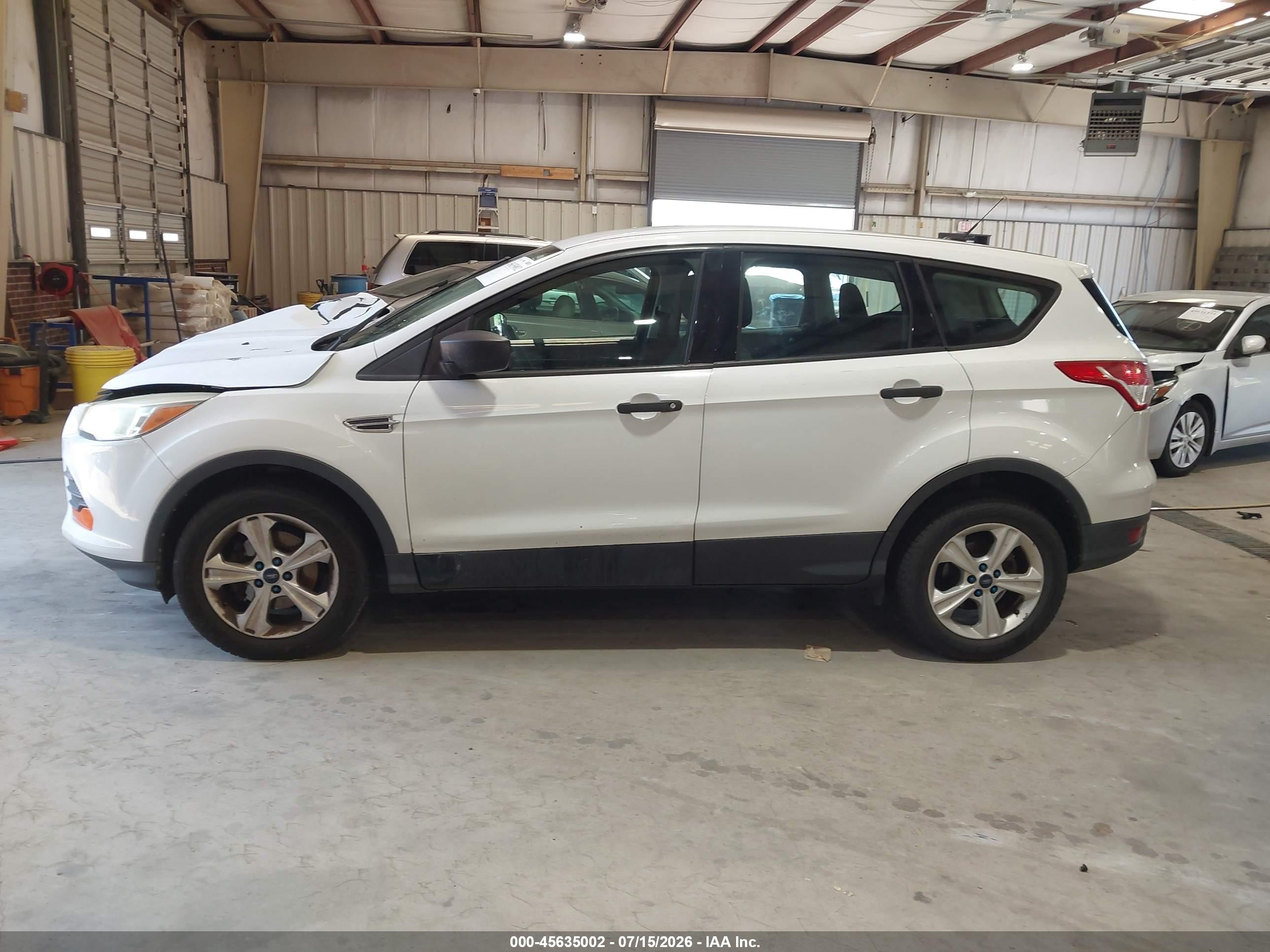 2014 Ford Escape S Белый vin: 1FMCU0F70EUE07625