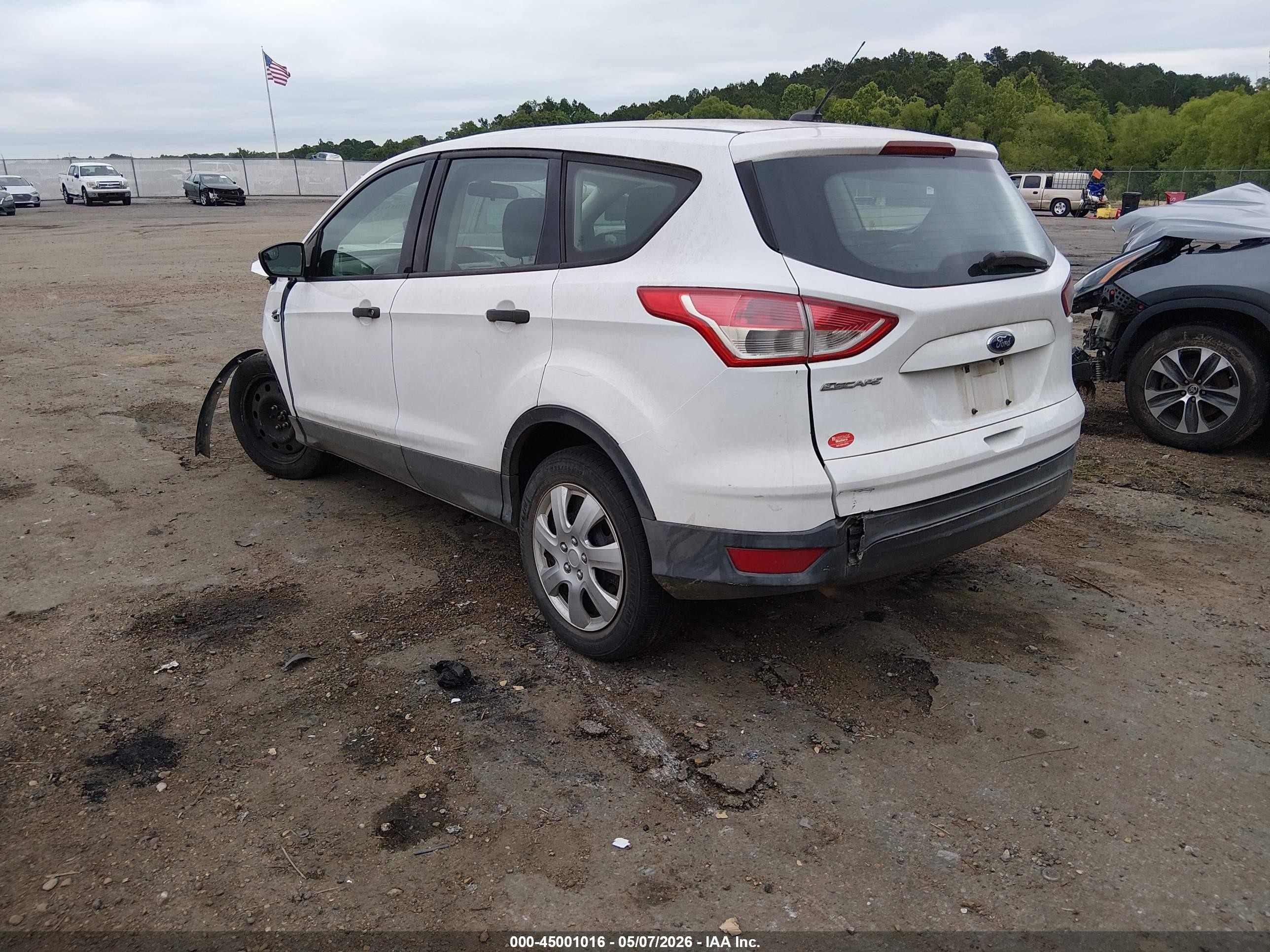 2015 Ford Escape S White vin: 1FMCU0F70FUA57351