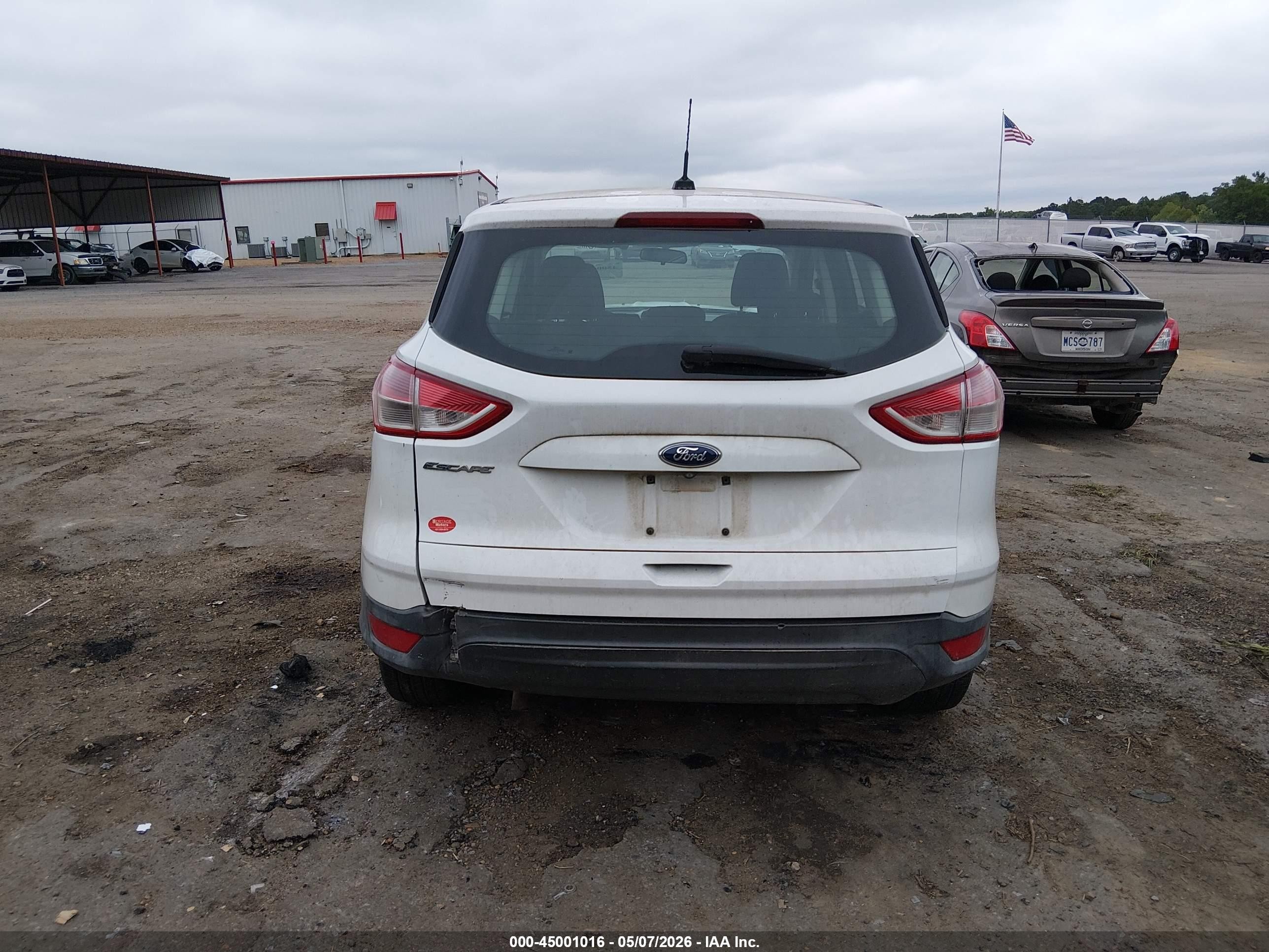 2015 Ford Escape S White vin: 1FMCU0F70FUA57351