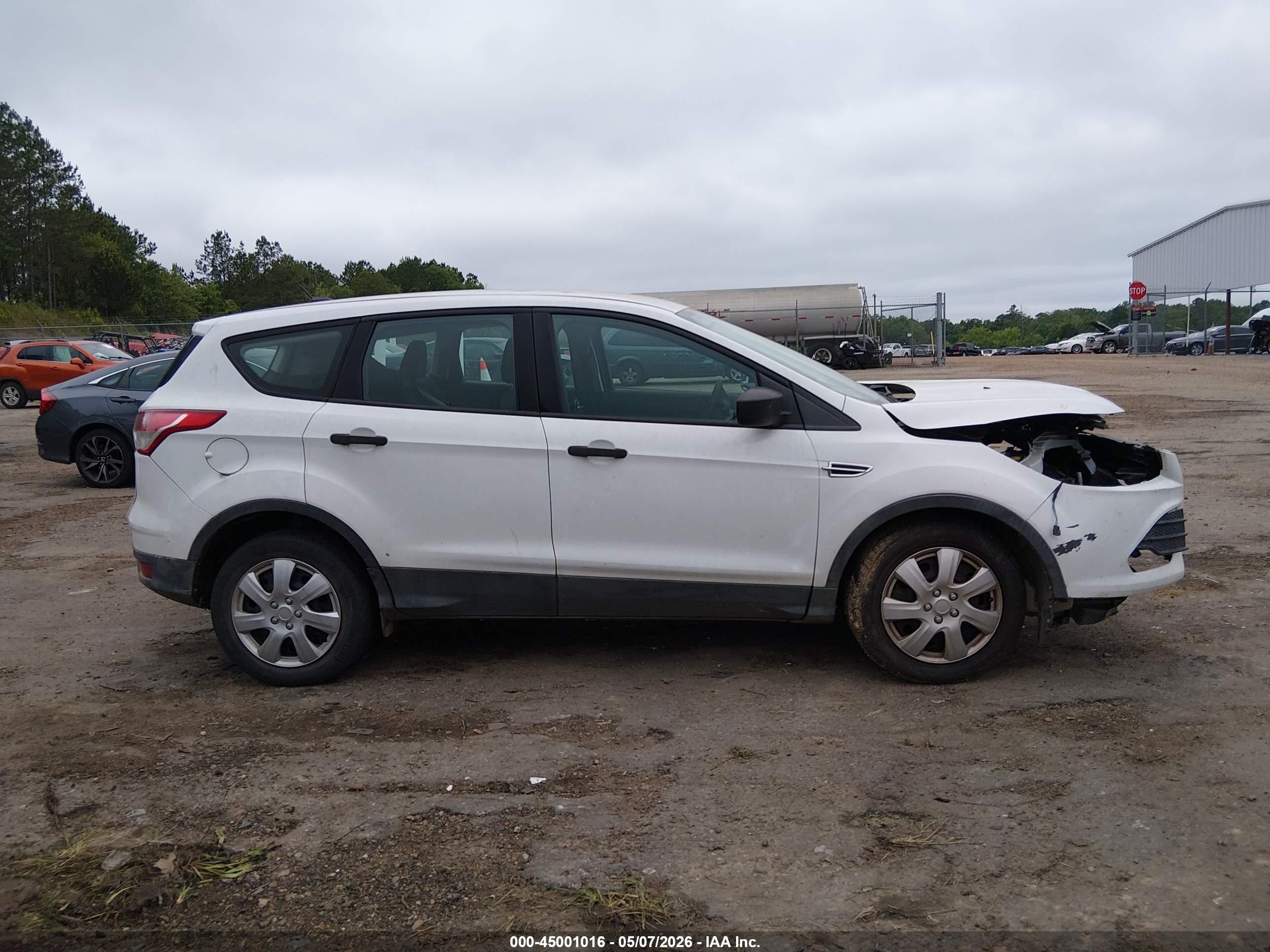 2015 Ford Escape S White vin: 1FMCU0F70FUA57351