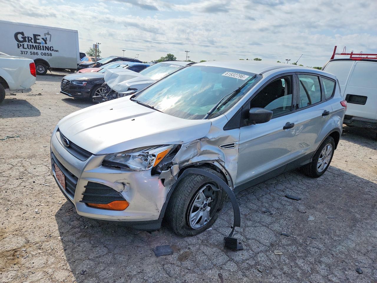 2015 Ford Escape S Серебряный vin: 1FMCU0F70FUB26507