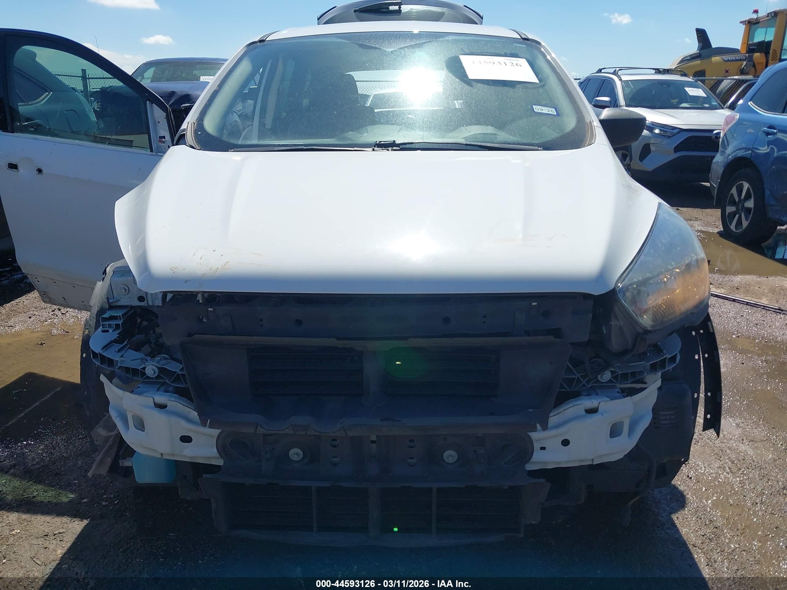 2018 Ford Escape S Белый vin: 1FMCU0F70JUA22253