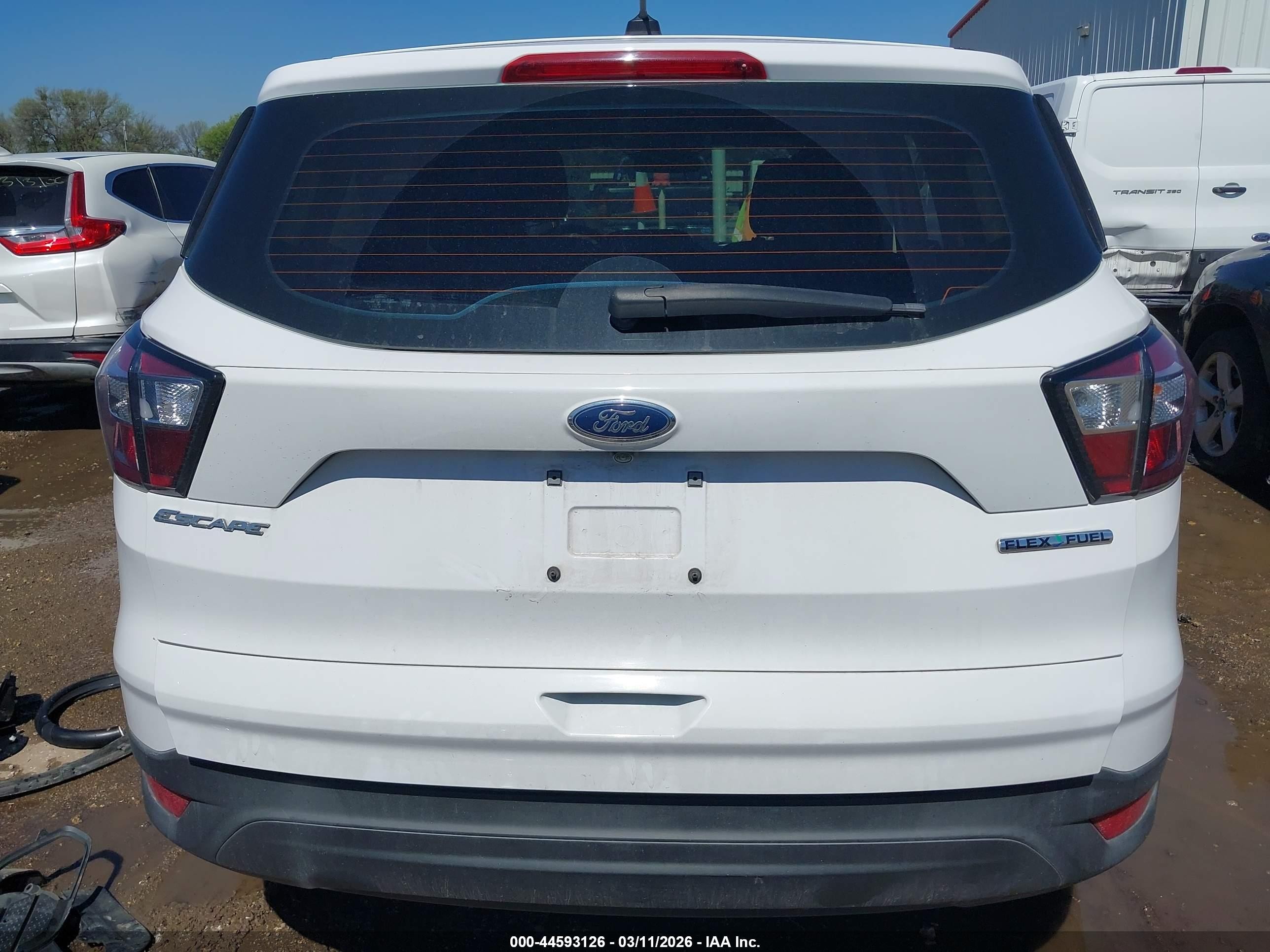 2018 Ford Escape S Белый vin: 1FMCU0F70JUA22253