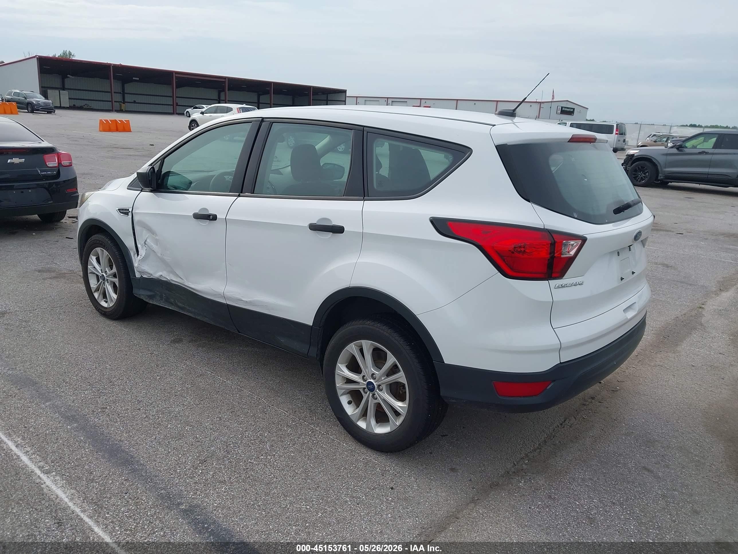 2019 Ford Escape S Белый vin: 1FMCU0F70KUB99855