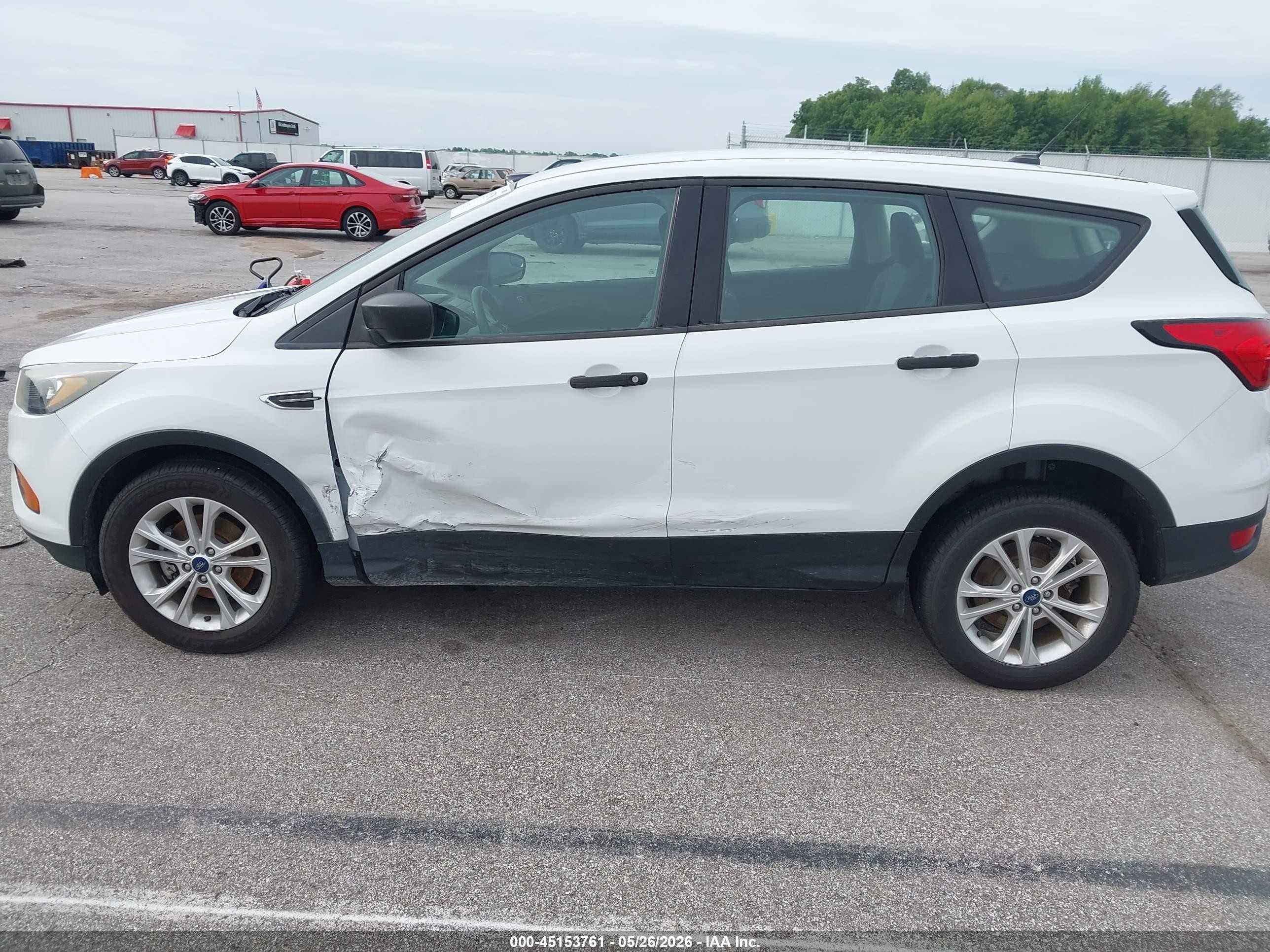 2019 Ford Escape S Белый vin: 1FMCU0F70KUB99855