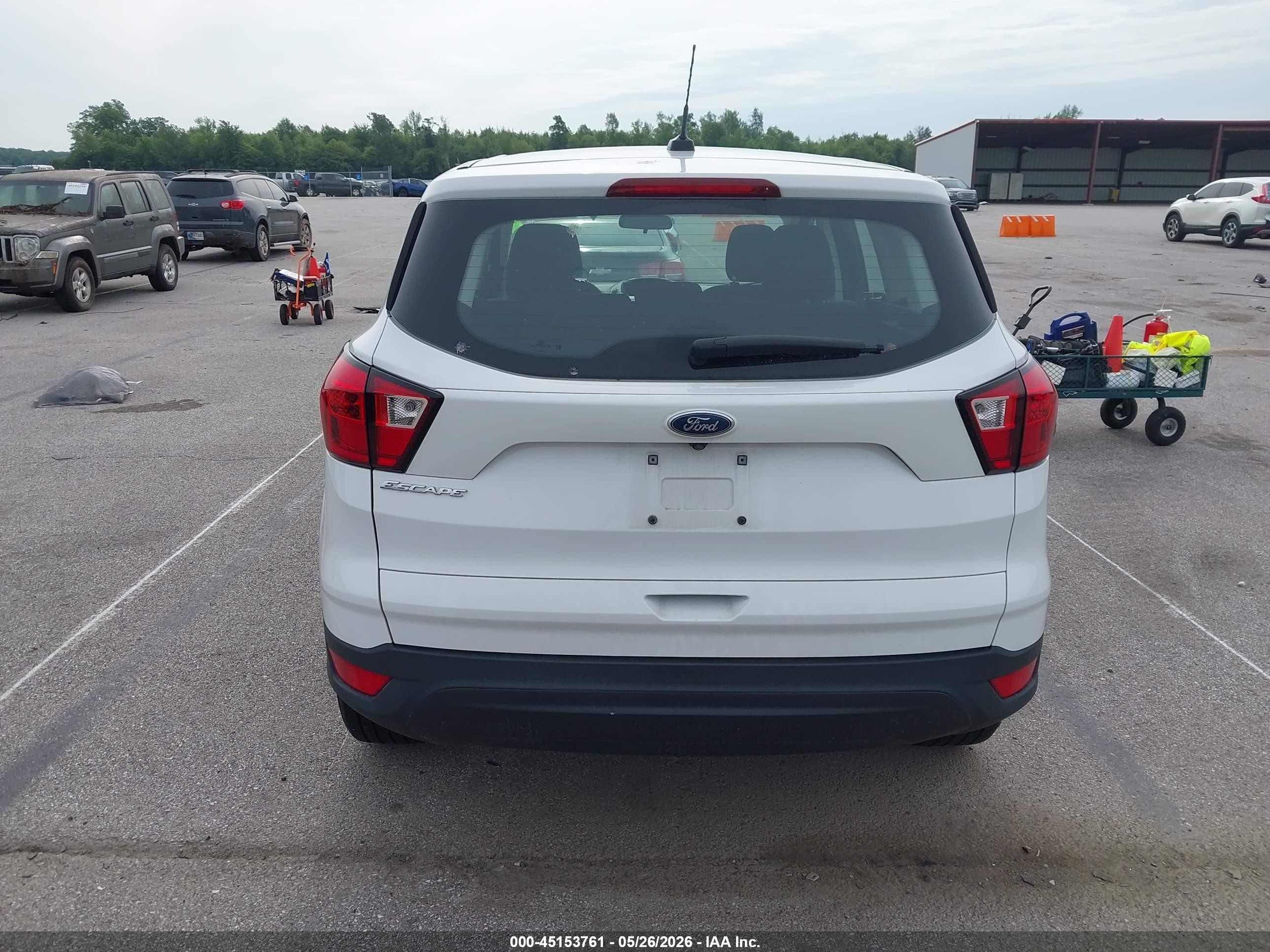 2019 Ford Escape S Белый vin: 1FMCU0F70KUB99855