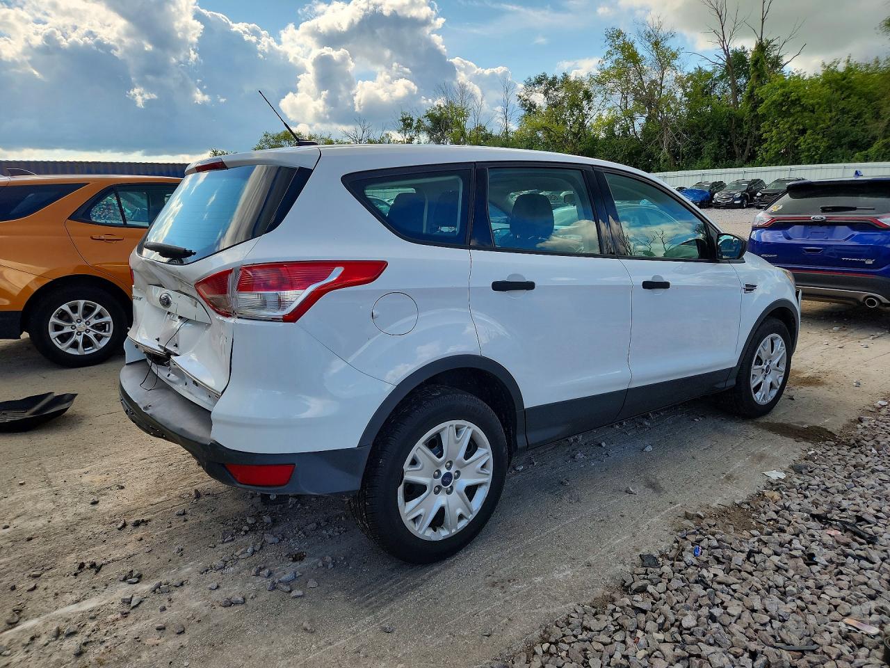 2013 Ford Escape S White vin: 1FMCU0F71DUD50320