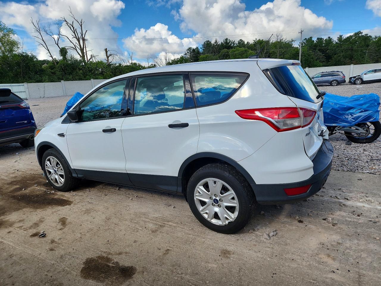 2013 Ford Escape S White vin: 1FMCU0F71DUD50320