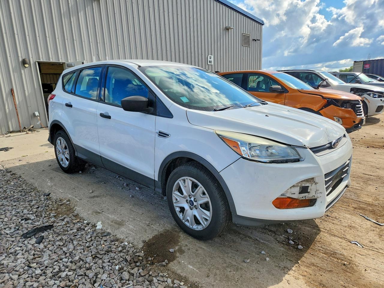 2013 Ford Escape S White vin: 1FMCU0F71DUD50320