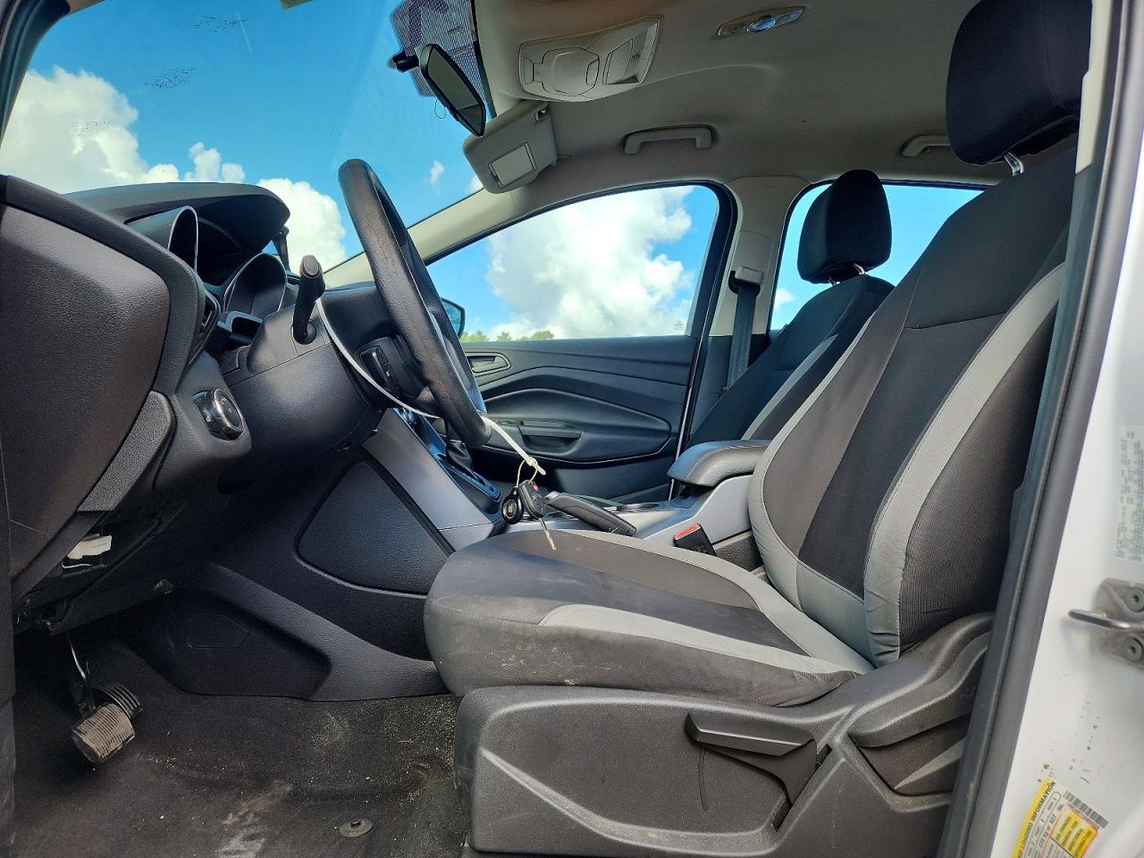 2013 Ford Escape S White vin: 1FMCU0F71DUD50320