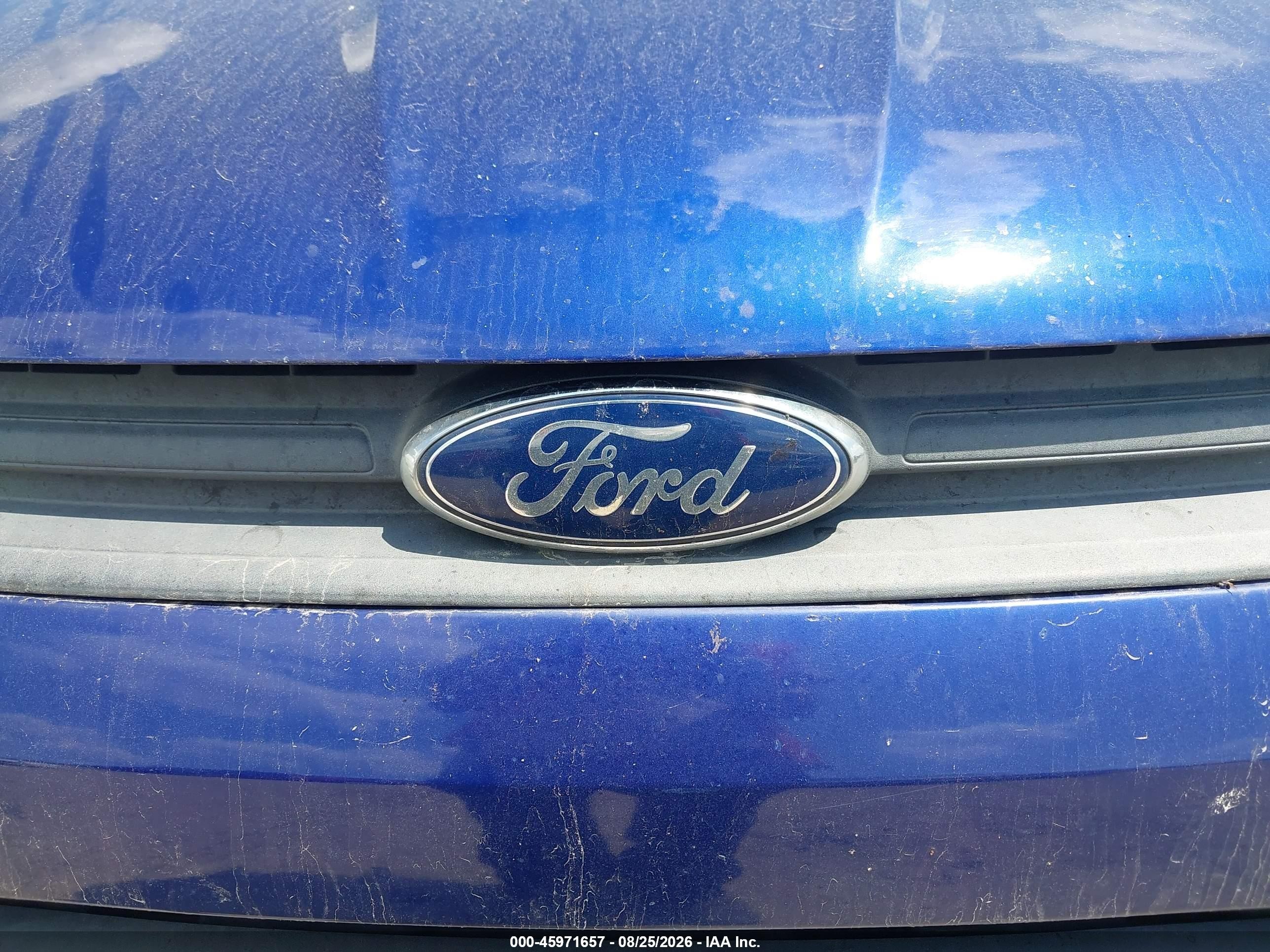 2015 Ford Escape S Синий vin: 1FMCU0F71FUC24588