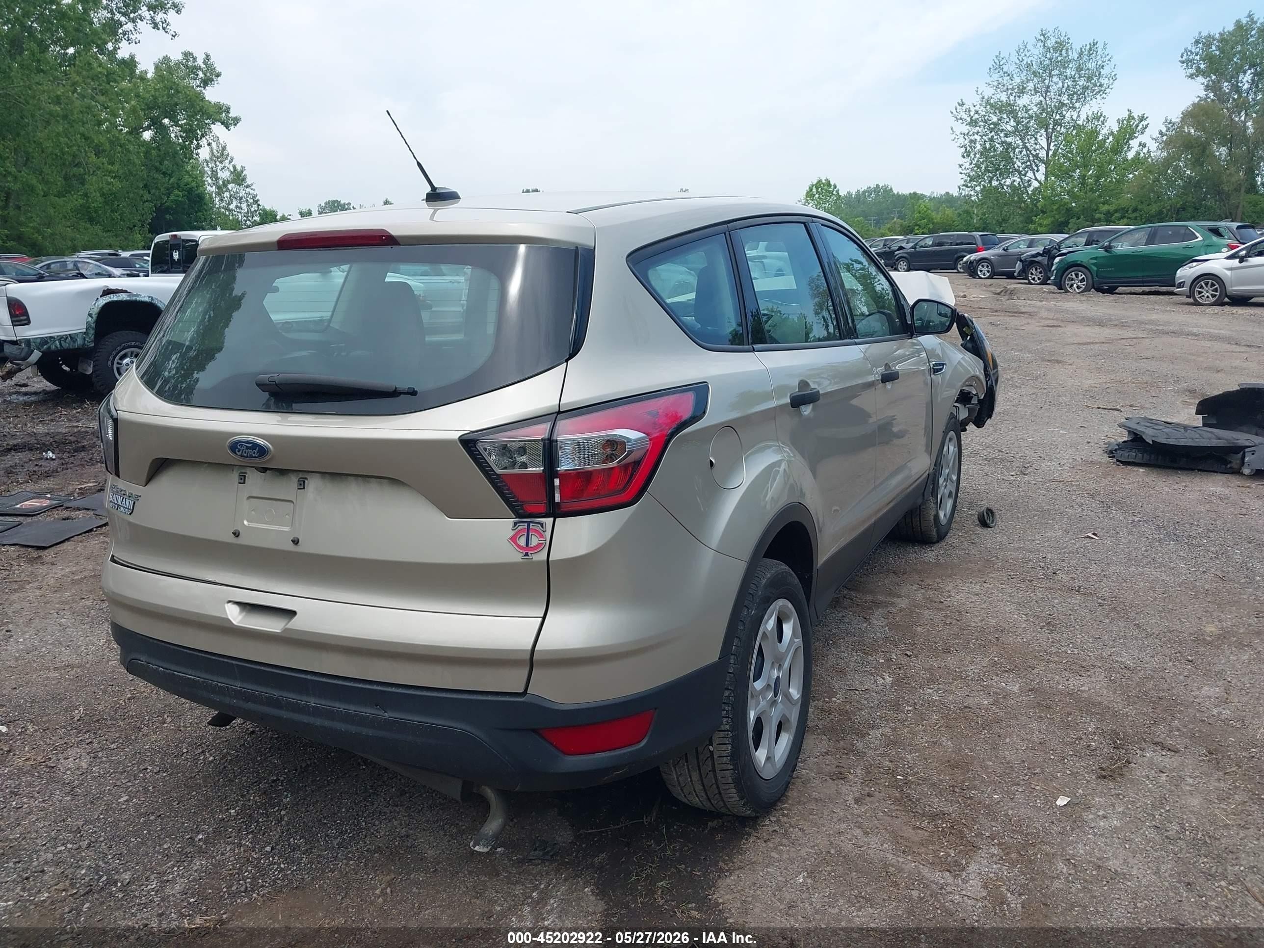 2018 Ford Escape S Золотой vin: 1FMCU0F71JUA33701