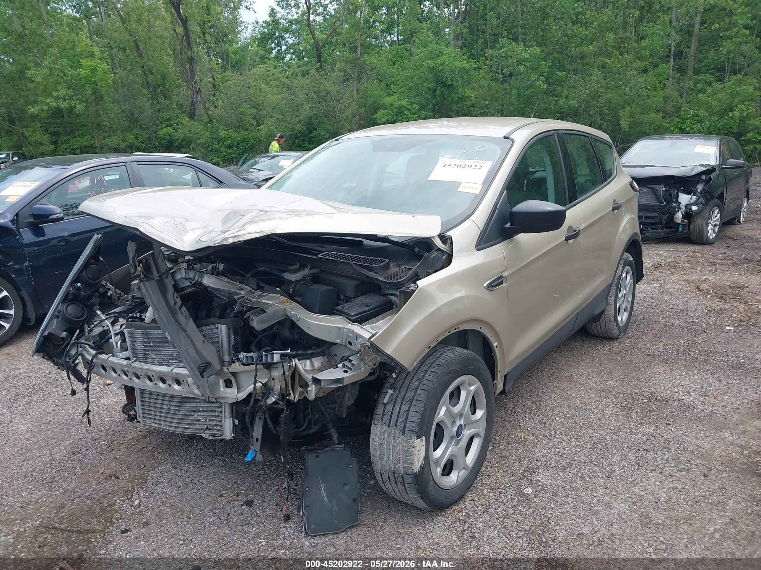 2018 Ford Escape S Золотой vin: 1FMCU0F71JUA33701