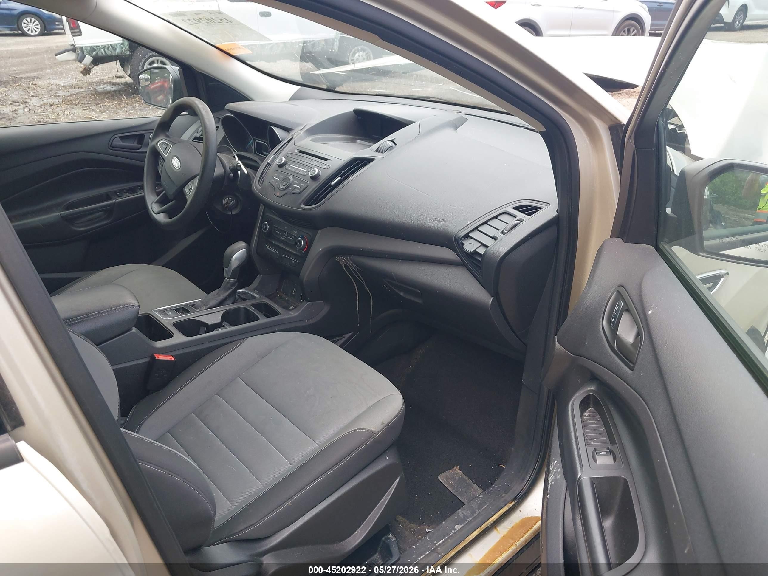 2018 Ford Escape S Золотой vin: 1FMCU0F71JUA33701