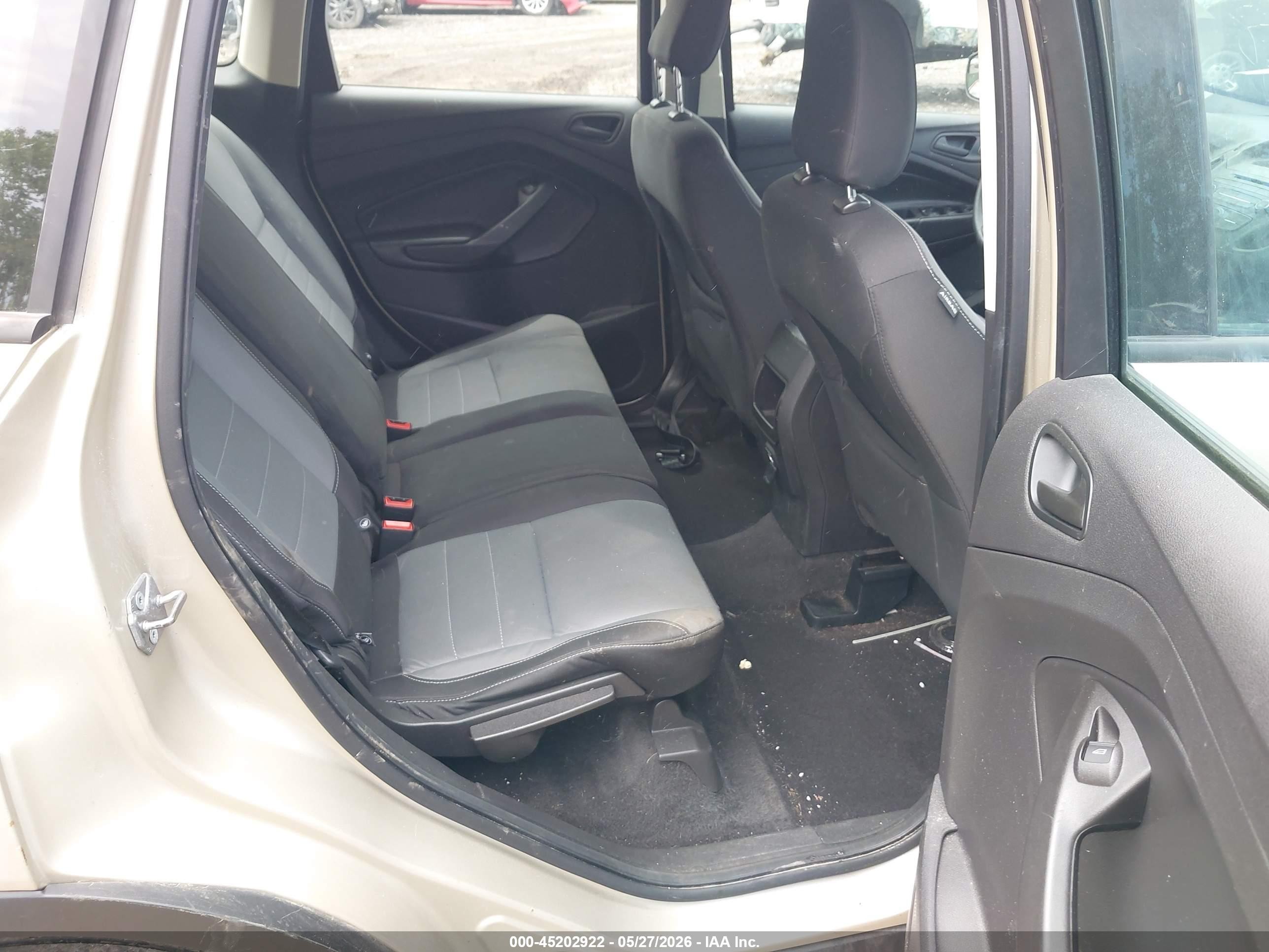 2018 Ford Escape S Золотой vin: 1FMCU0F71JUA33701