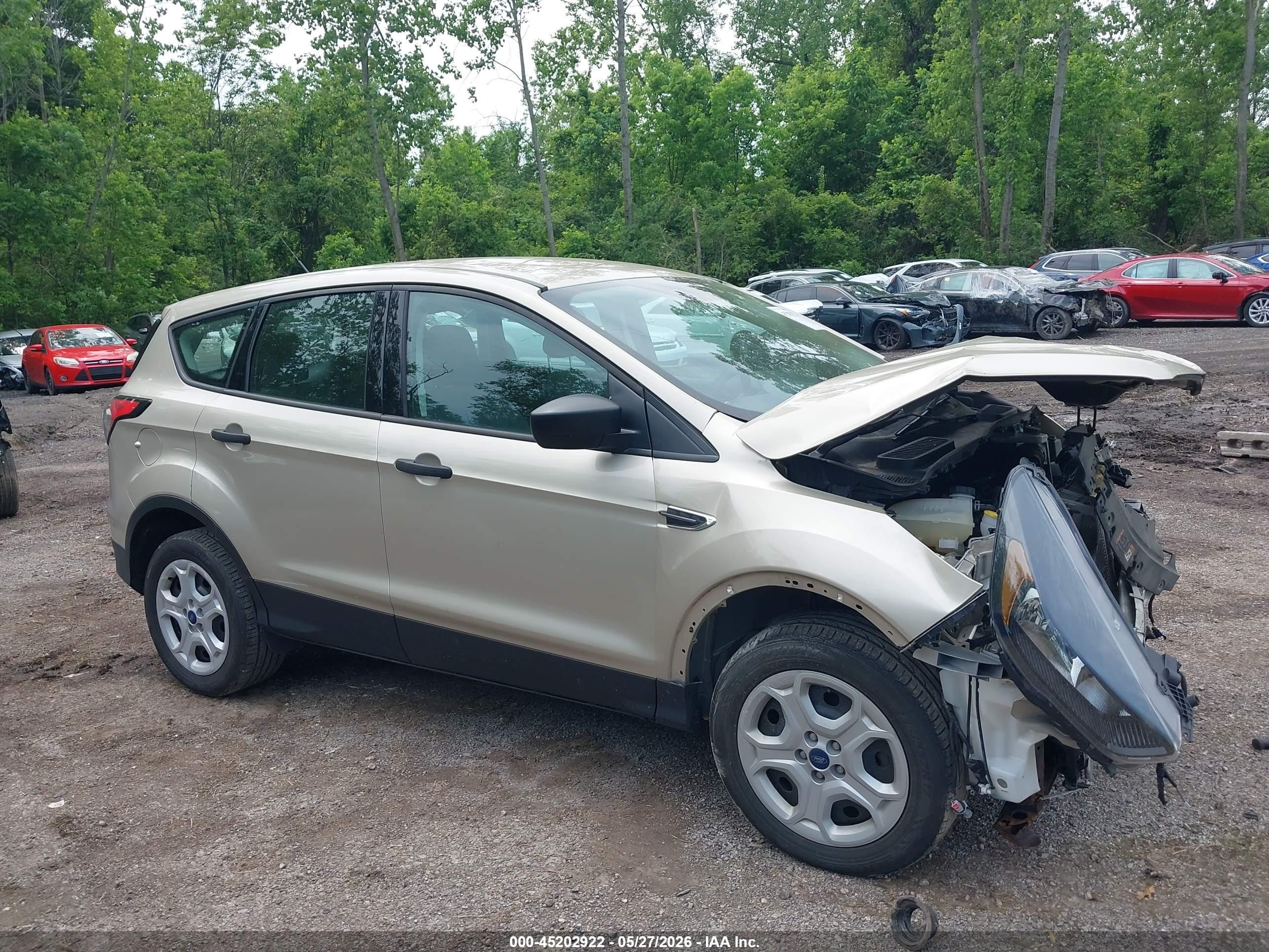 2018 Ford Escape S Золотой vin: 1FMCU0F71JUA33701