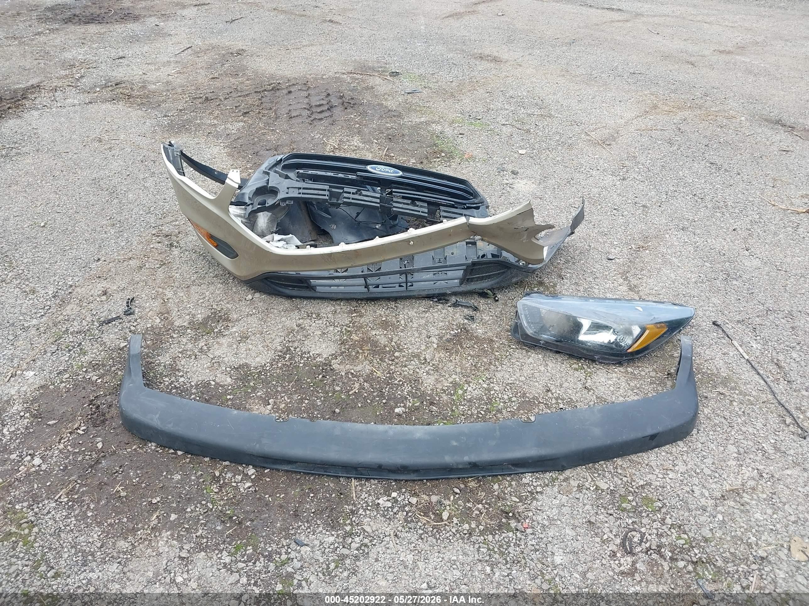 2018 Ford Escape S Золотой vin: 1FMCU0F71JUA33701