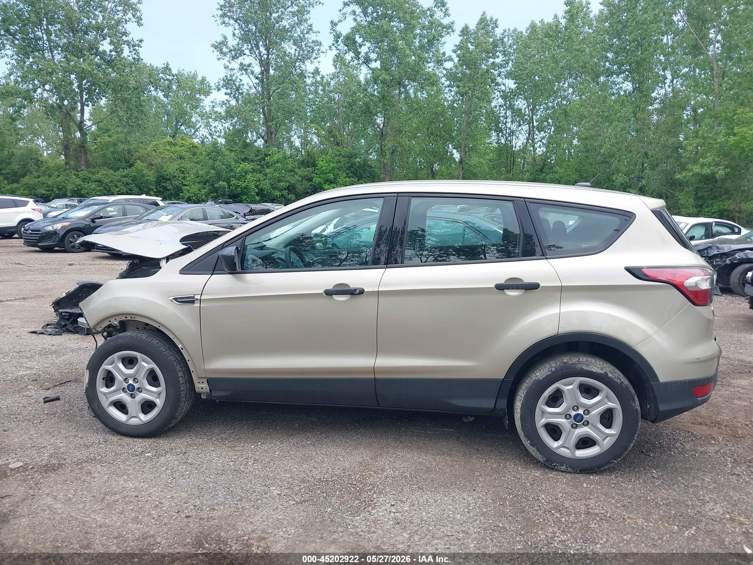 2018 Ford Escape S Золотой vin: 1FMCU0F71JUA33701