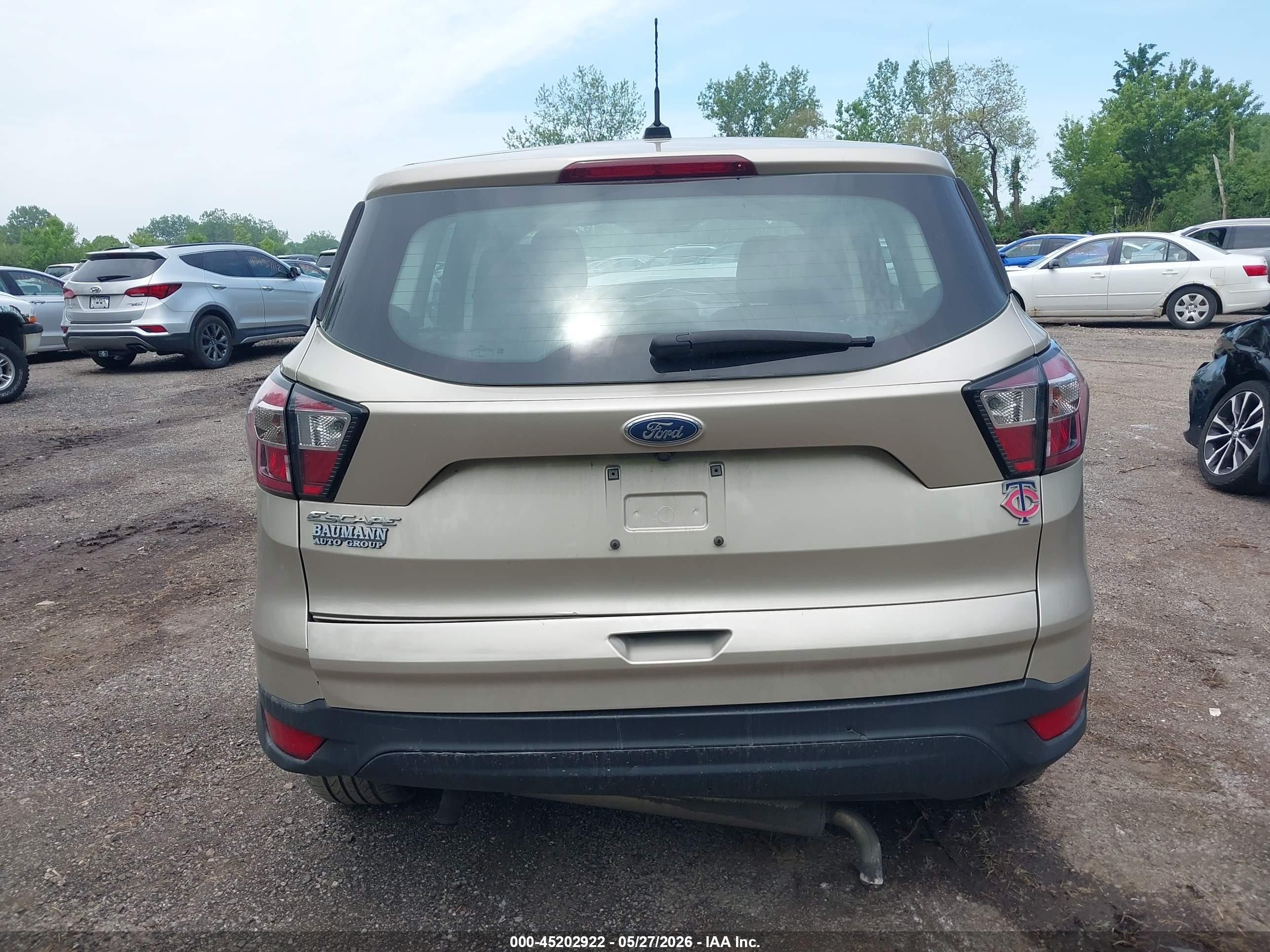 2018 Ford Escape S Золотой vin: 1FMCU0F71JUA33701