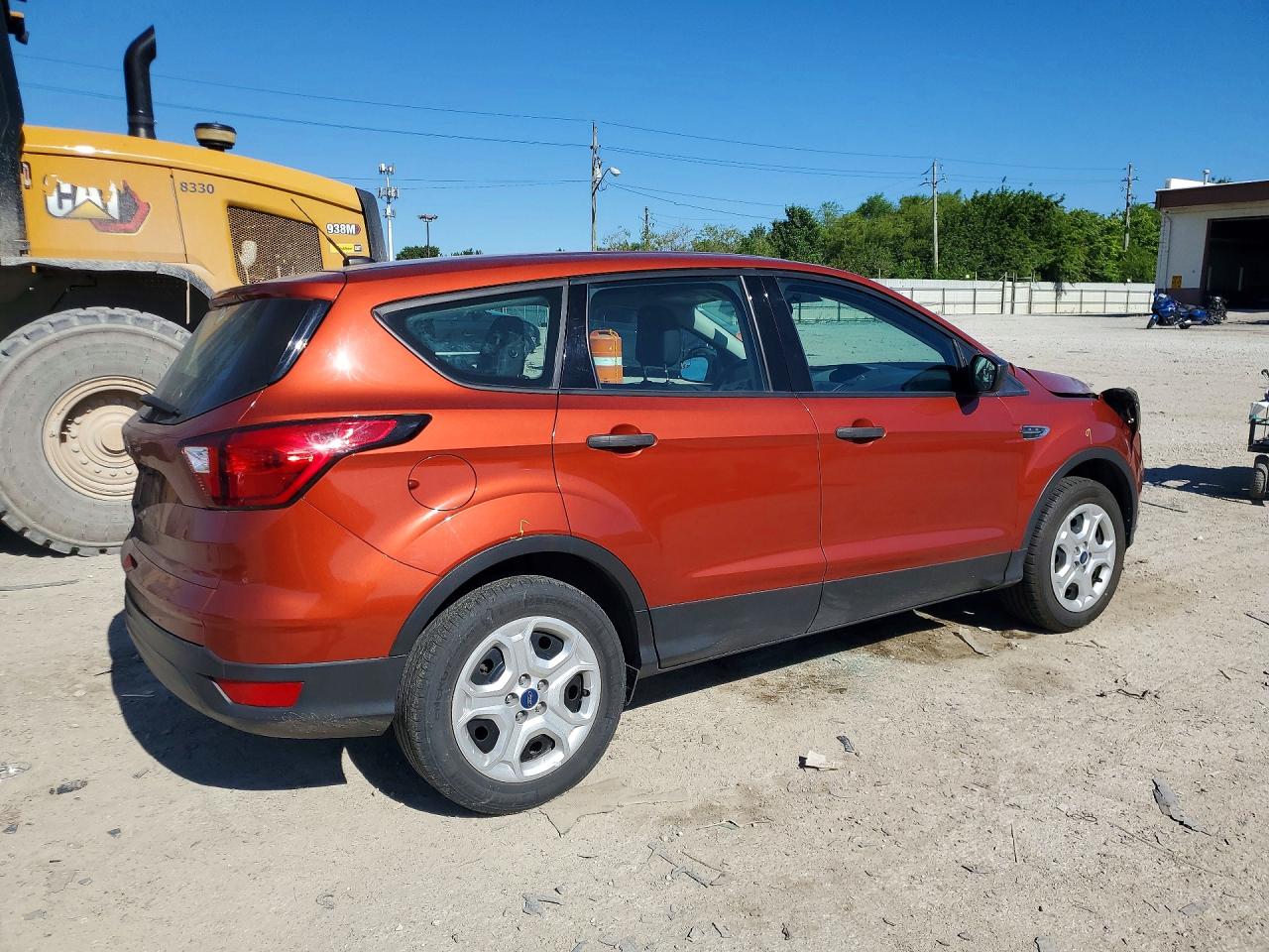 2019 Ford Escape S Оранжевый vin: 1FMCU0F71KUA31092