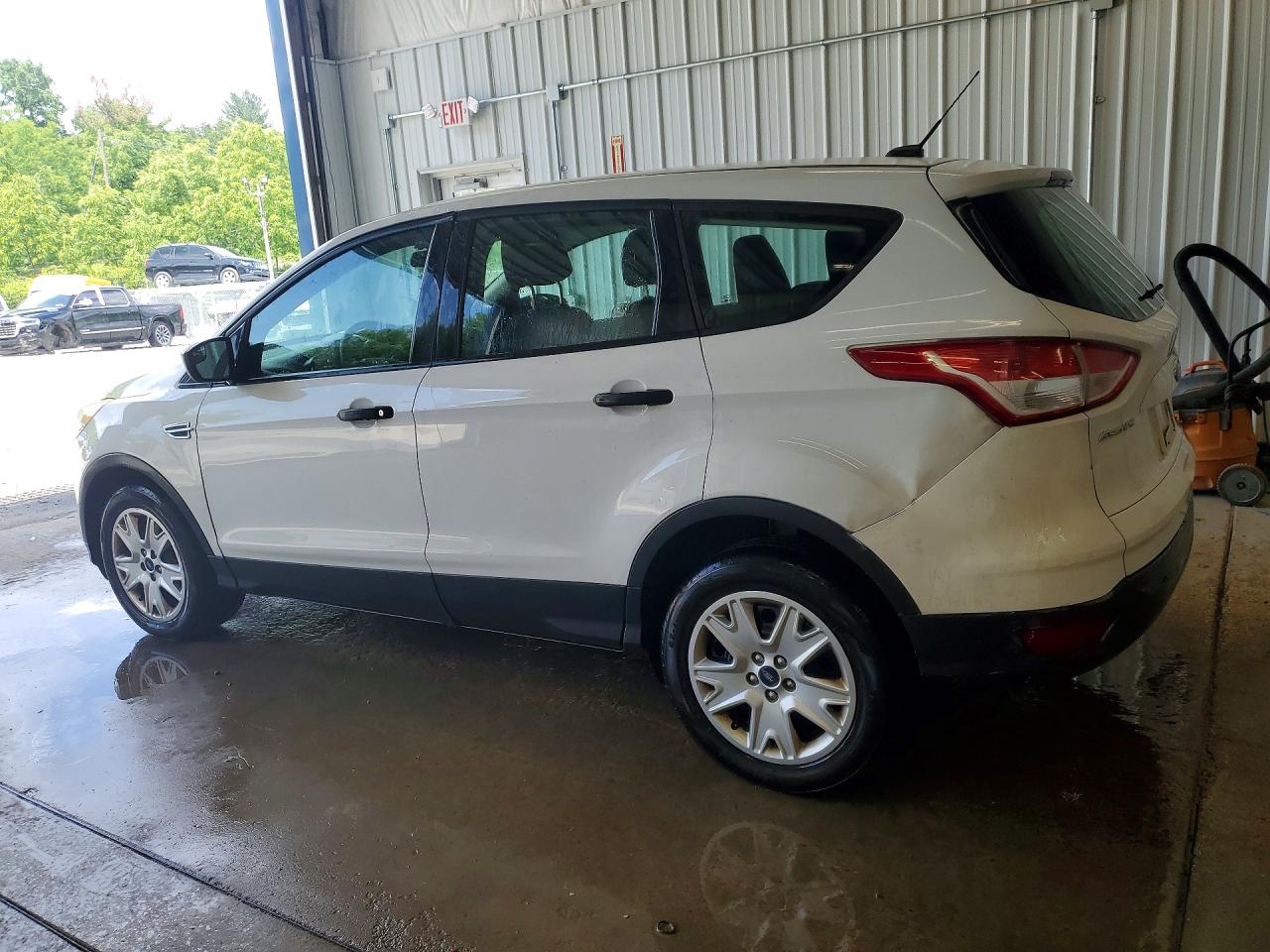 2013 Ford Escape S White vin: 1FMCU0F72DUB47145
