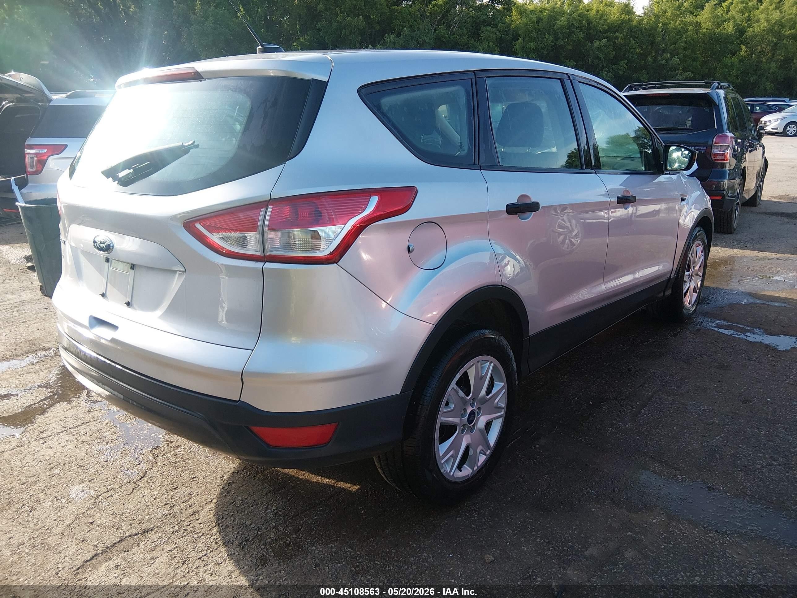2013 Ford Escape S Серебряный vin: 1FMCU0F72DUC14584