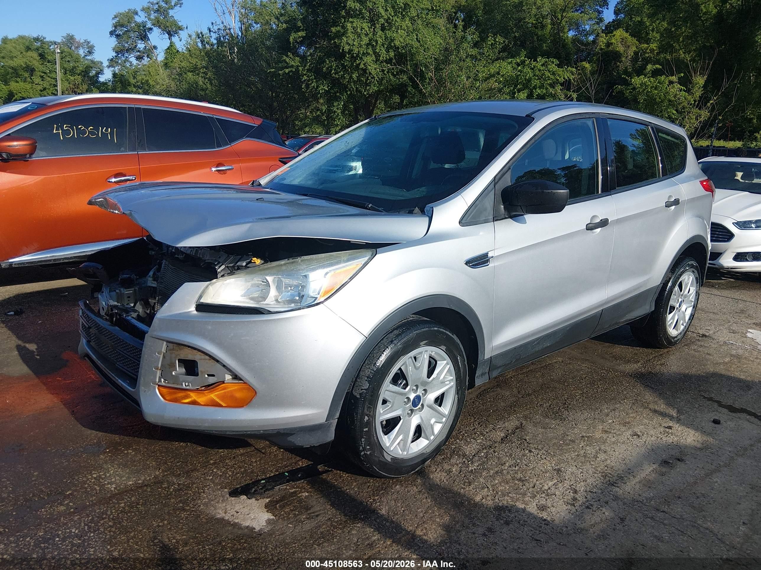 2013 Ford Escape S Серебряный vin: 1FMCU0F72DUC14584