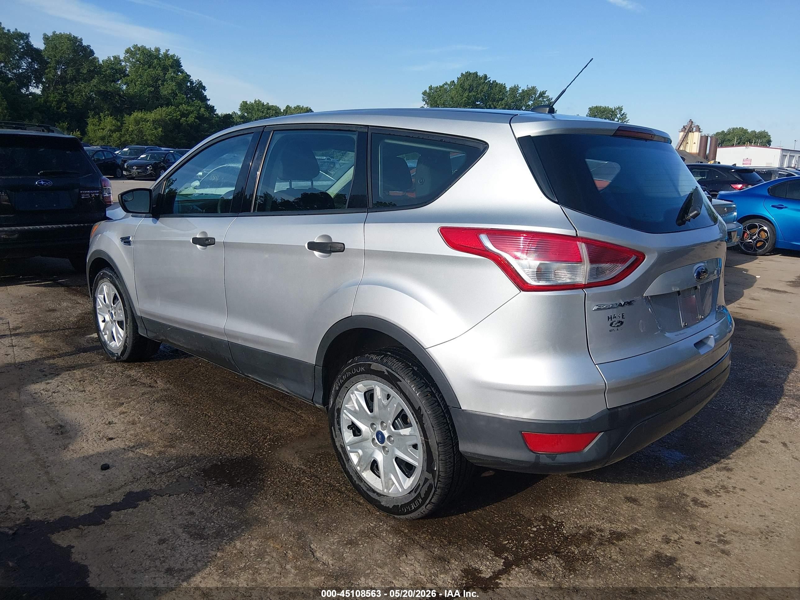 2013 Ford Escape S Серебряный vin: 1FMCU0F72DUC14584