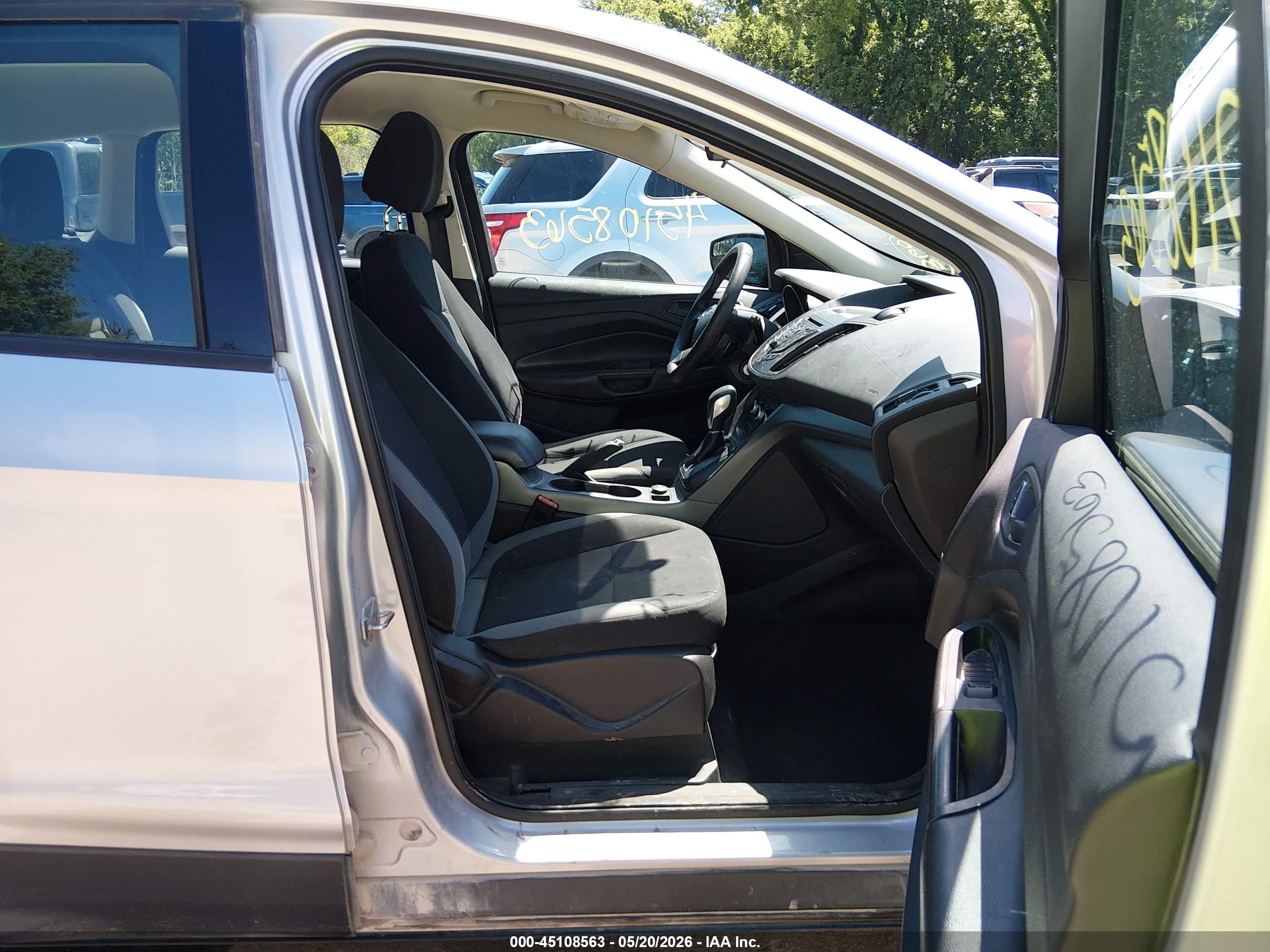2013 Ford Escape S Серебряный vin: 1FMCU0F72DUC14584